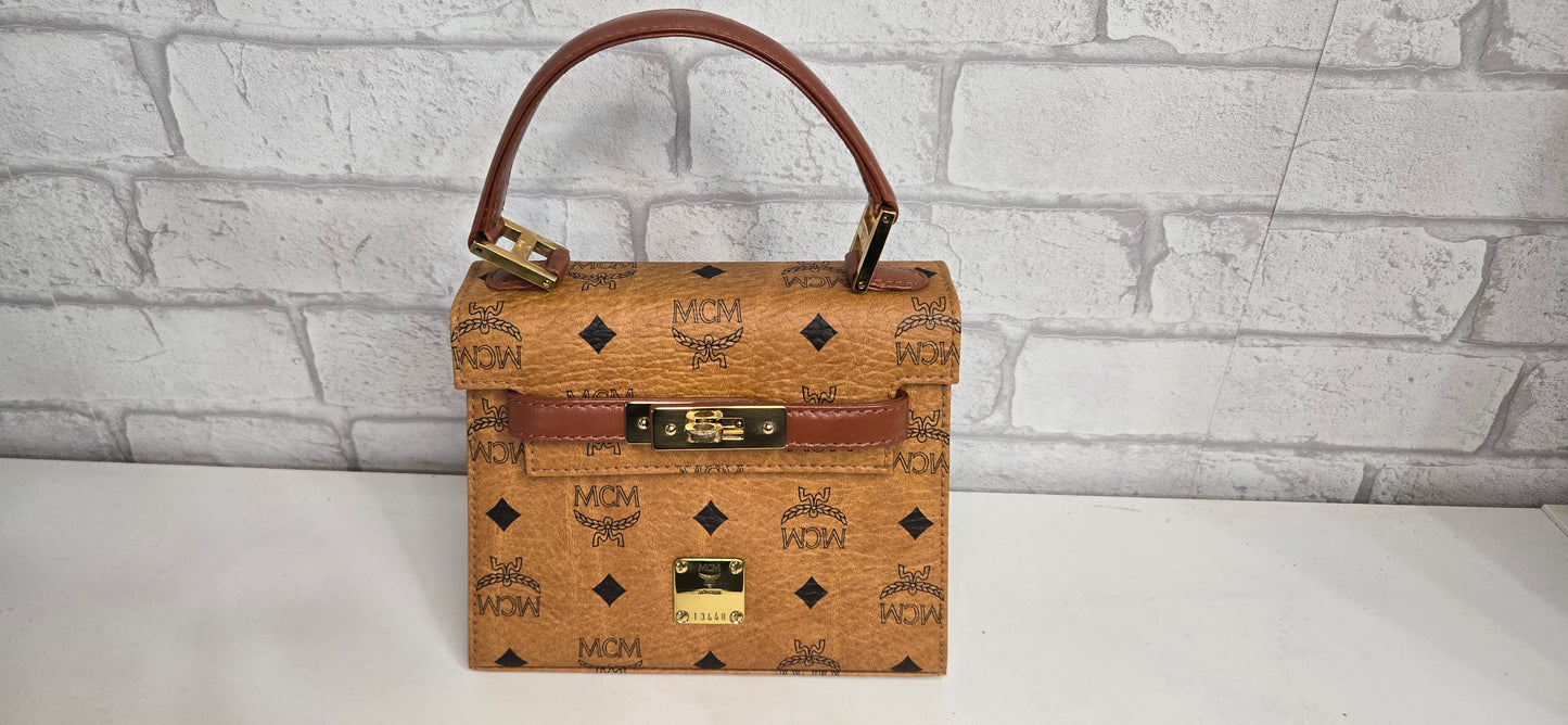 MCM Mini Kelly