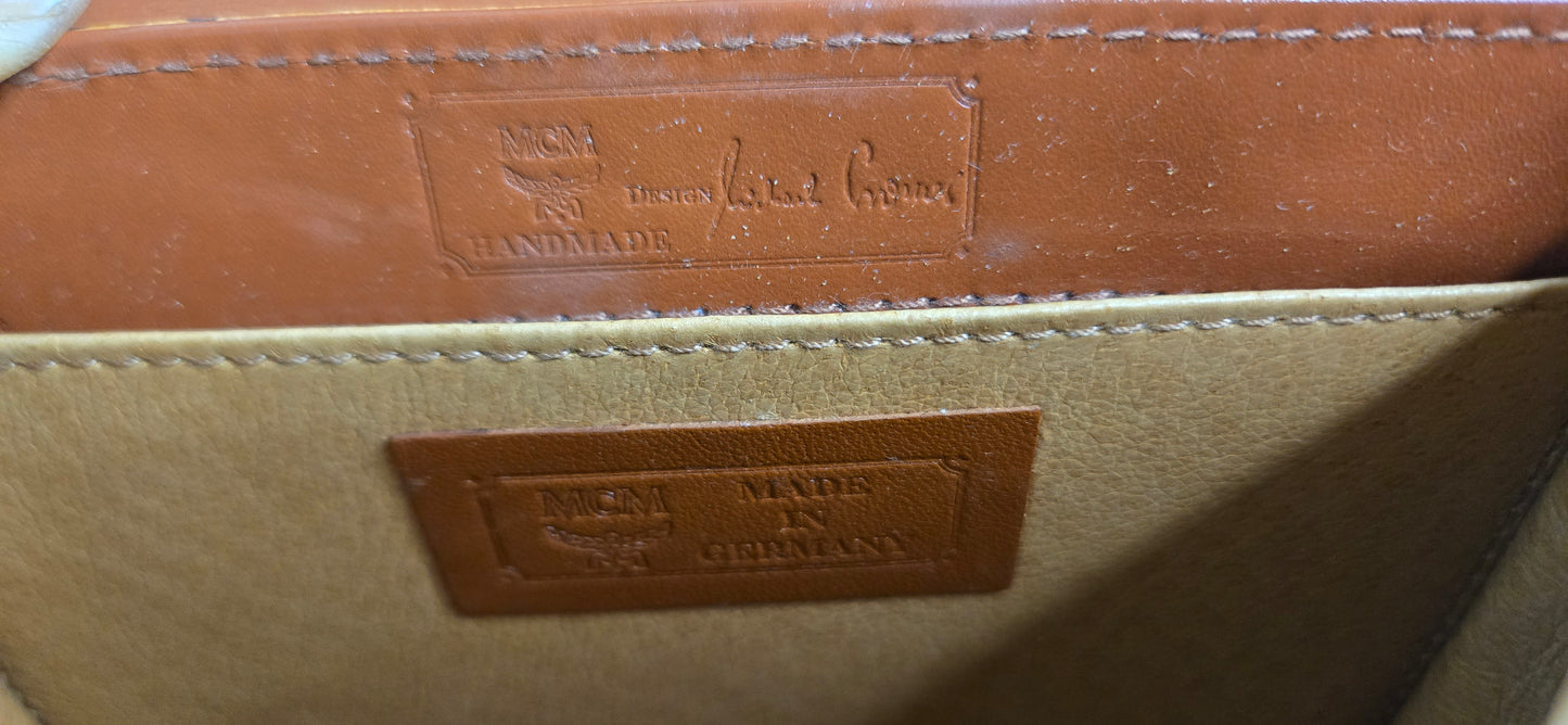 MCM Mini Kelly