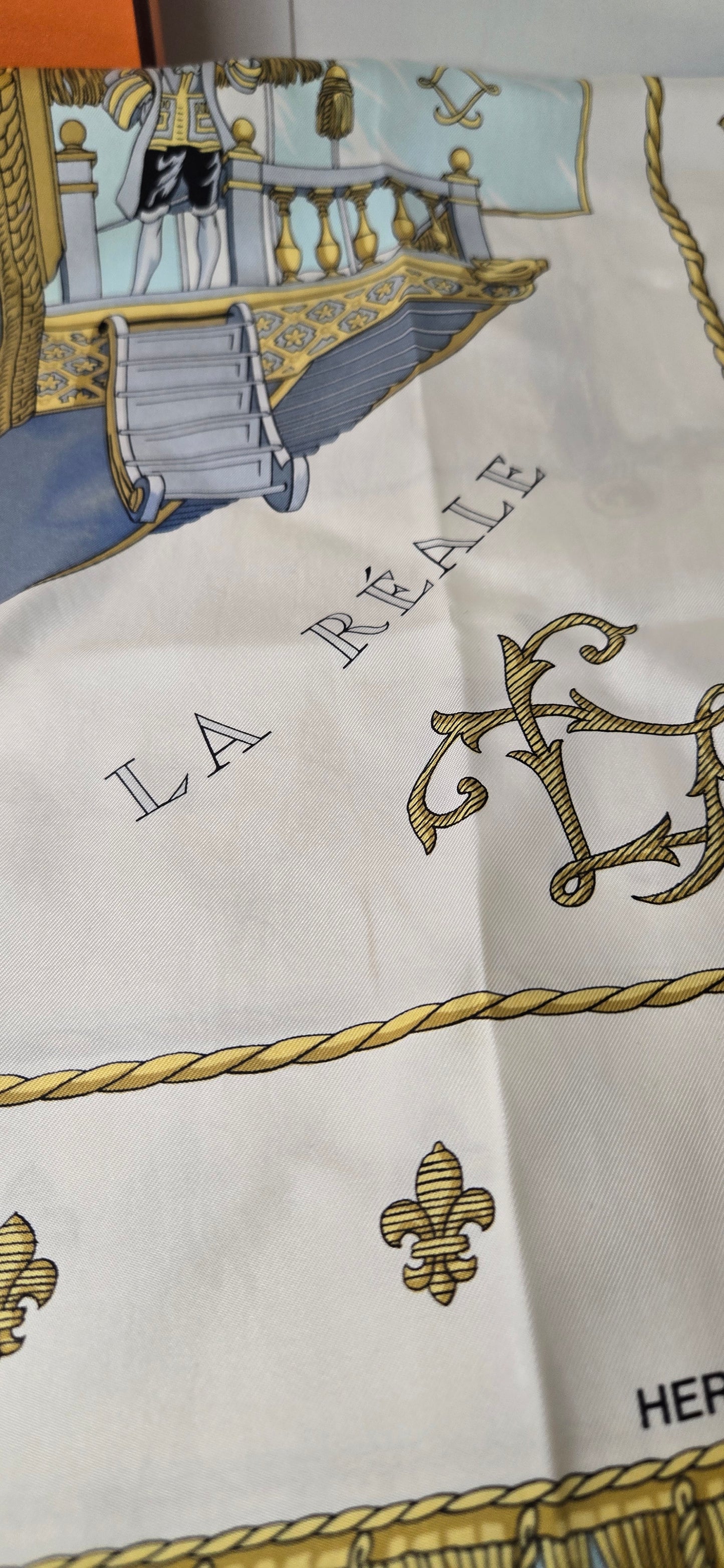 Carré Hermès Silk/Soie "Vue du carrosse de la galère de la Réale " 90cm