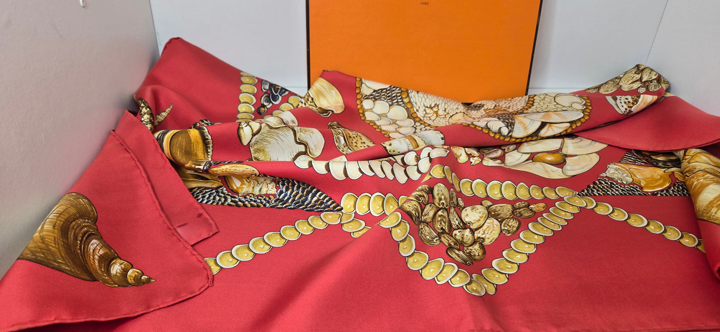Carré Hermès en twill de soie "Rocaille "