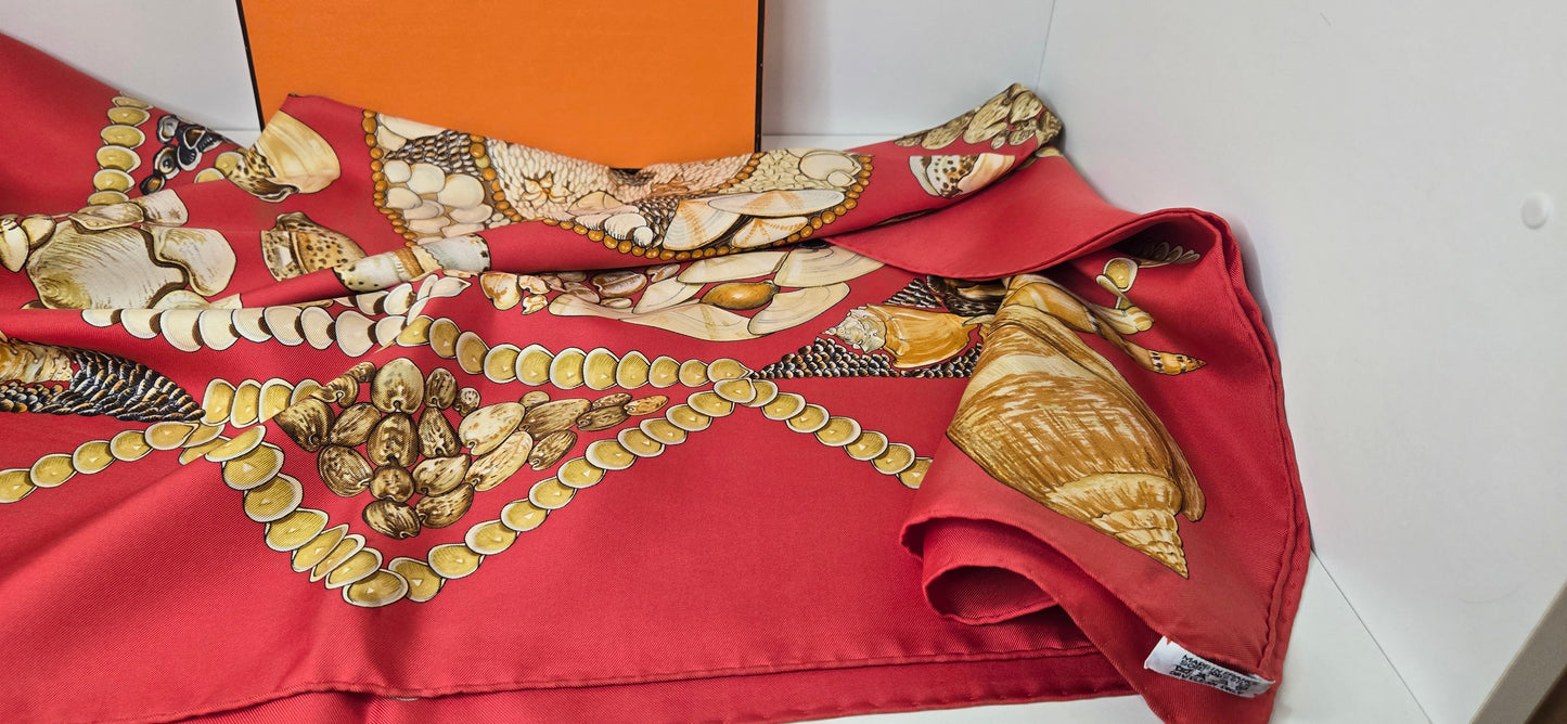 Carré Hermès en twill de soie "Rocaille "