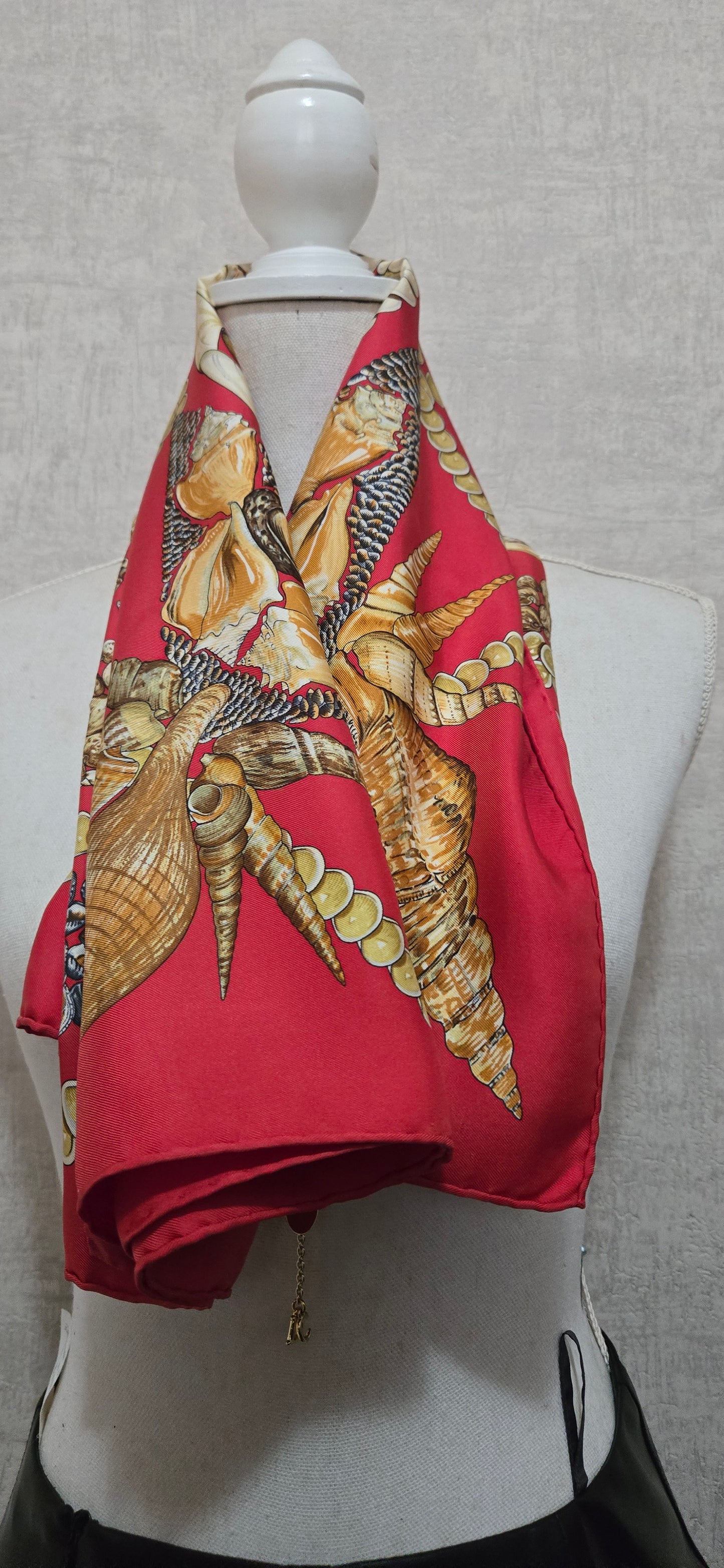 Carré Hermès en twill de soie "Rocaille "
