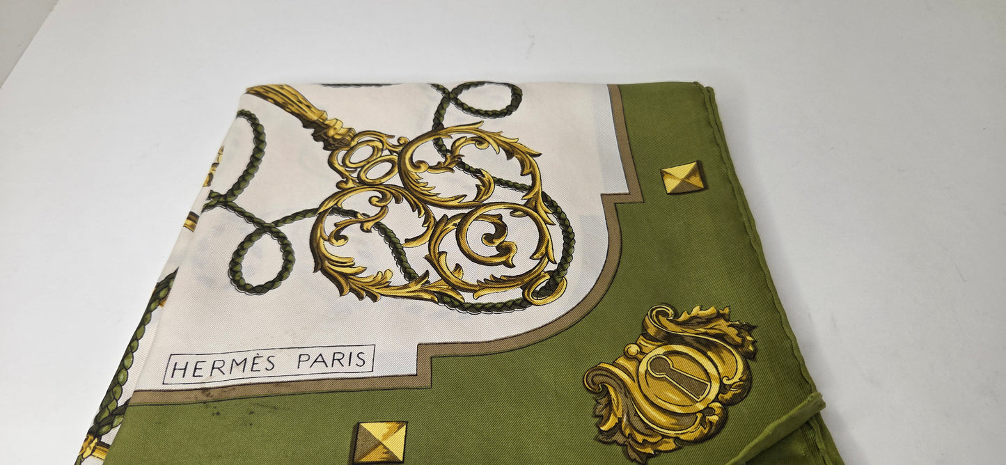 Carré Hermès en twill de soie "Les Clés "
