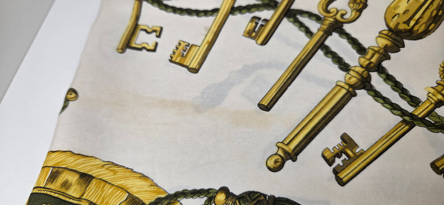 Carré Hermès en twill de soie "Les Clés "