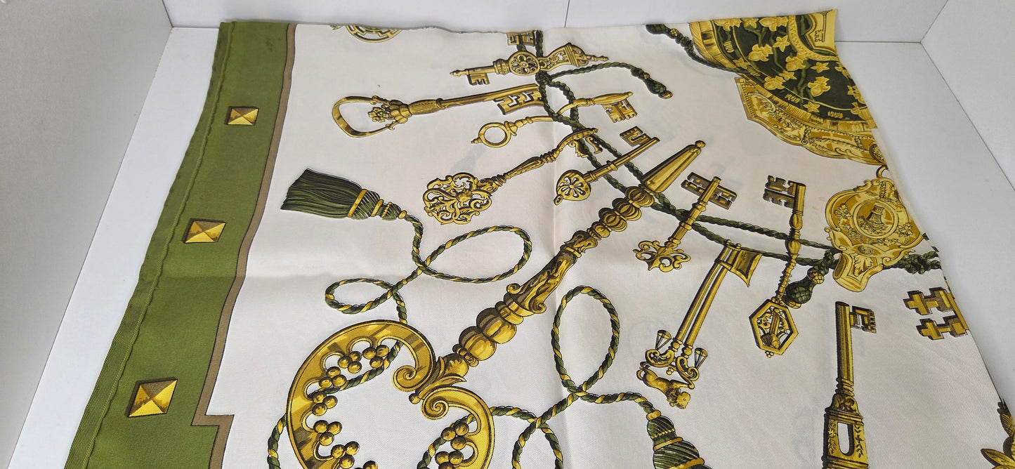Carré Hermès en twill de soie "Les Clés "