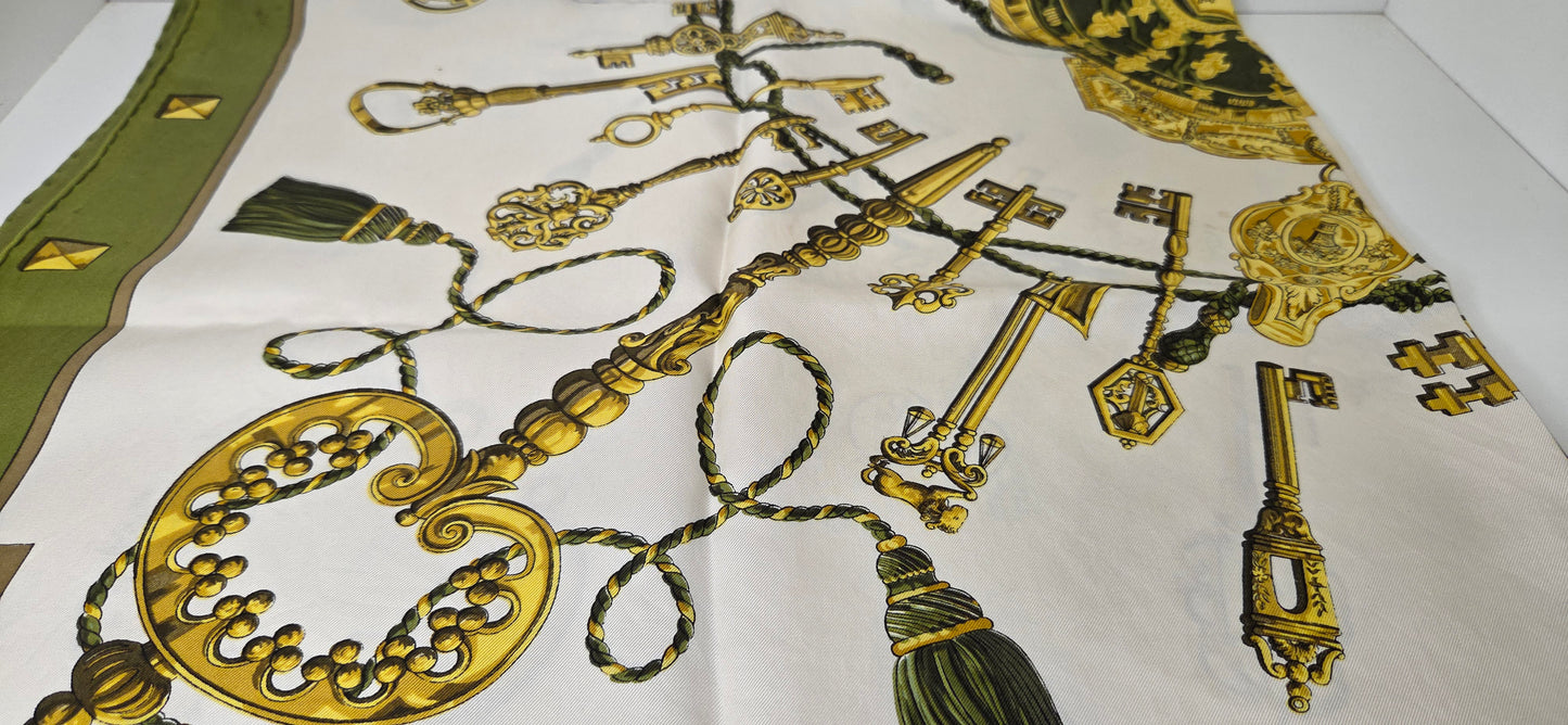 Carré Hermès en twill de soie "Les Clés "
