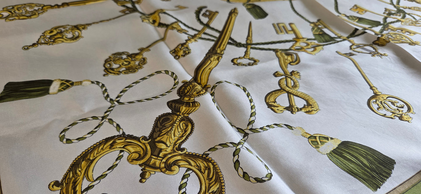 Carré Hermès en twill de soie "Les Clés "