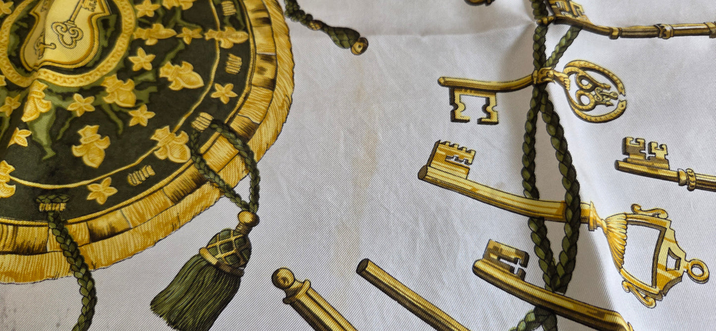 Carré Hermès en twill de soie "Les Clés "