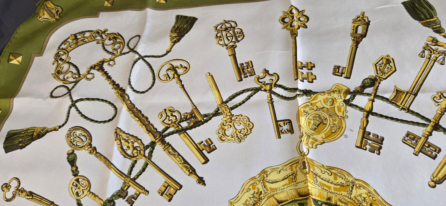 Carré Hermès en twill de soie "Les Clés "