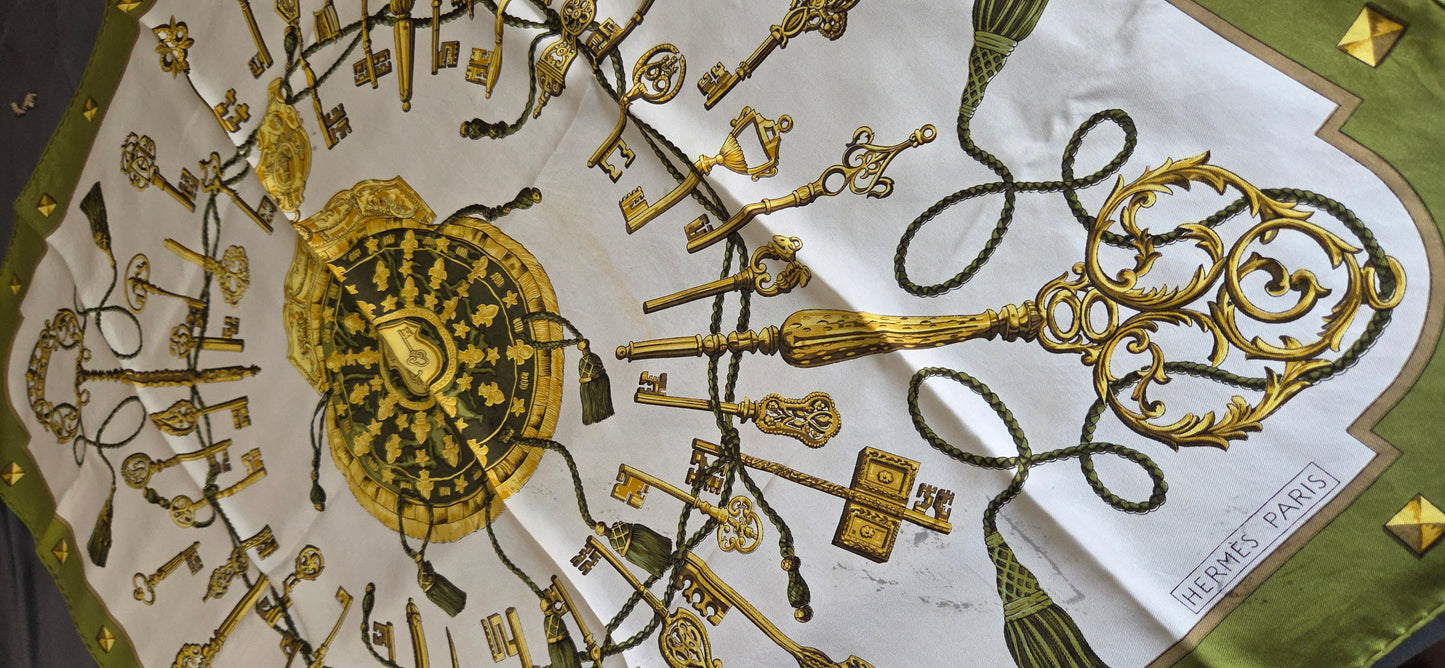 Carré Hermès en twill de soie "Les Clés "