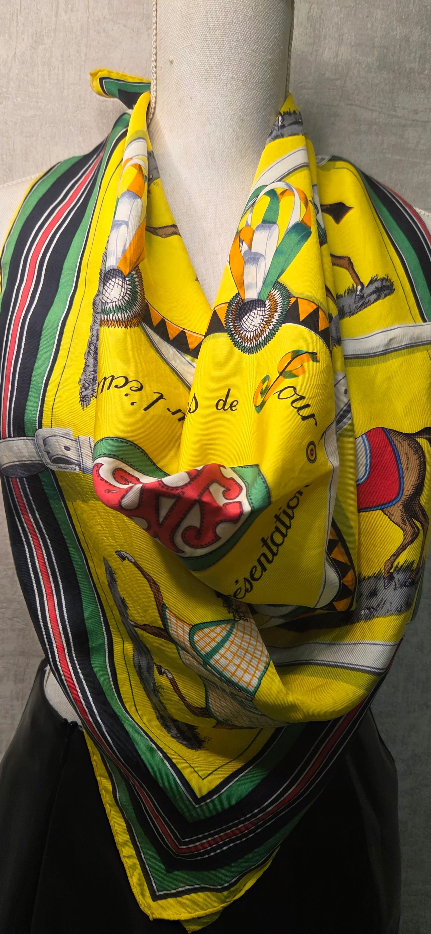 Carré Hermès en twill de "Couvertures et tenues de Jour "