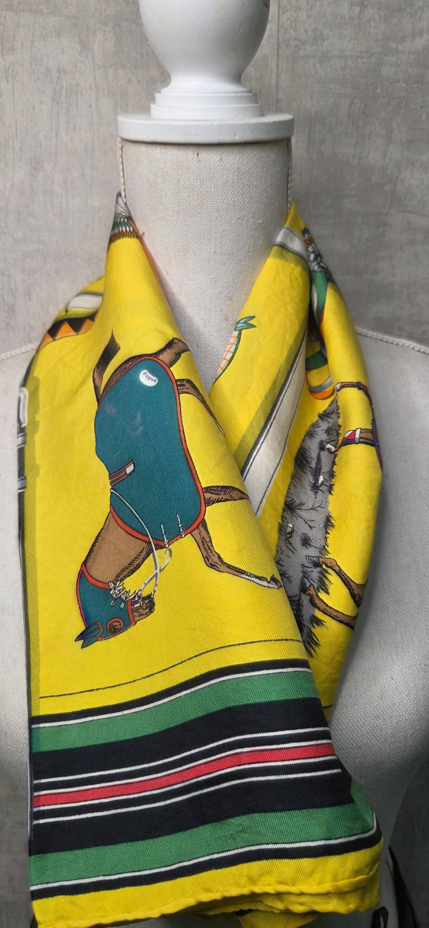 Carré Hermès en twill de "Couvertures et tenues de Jour "