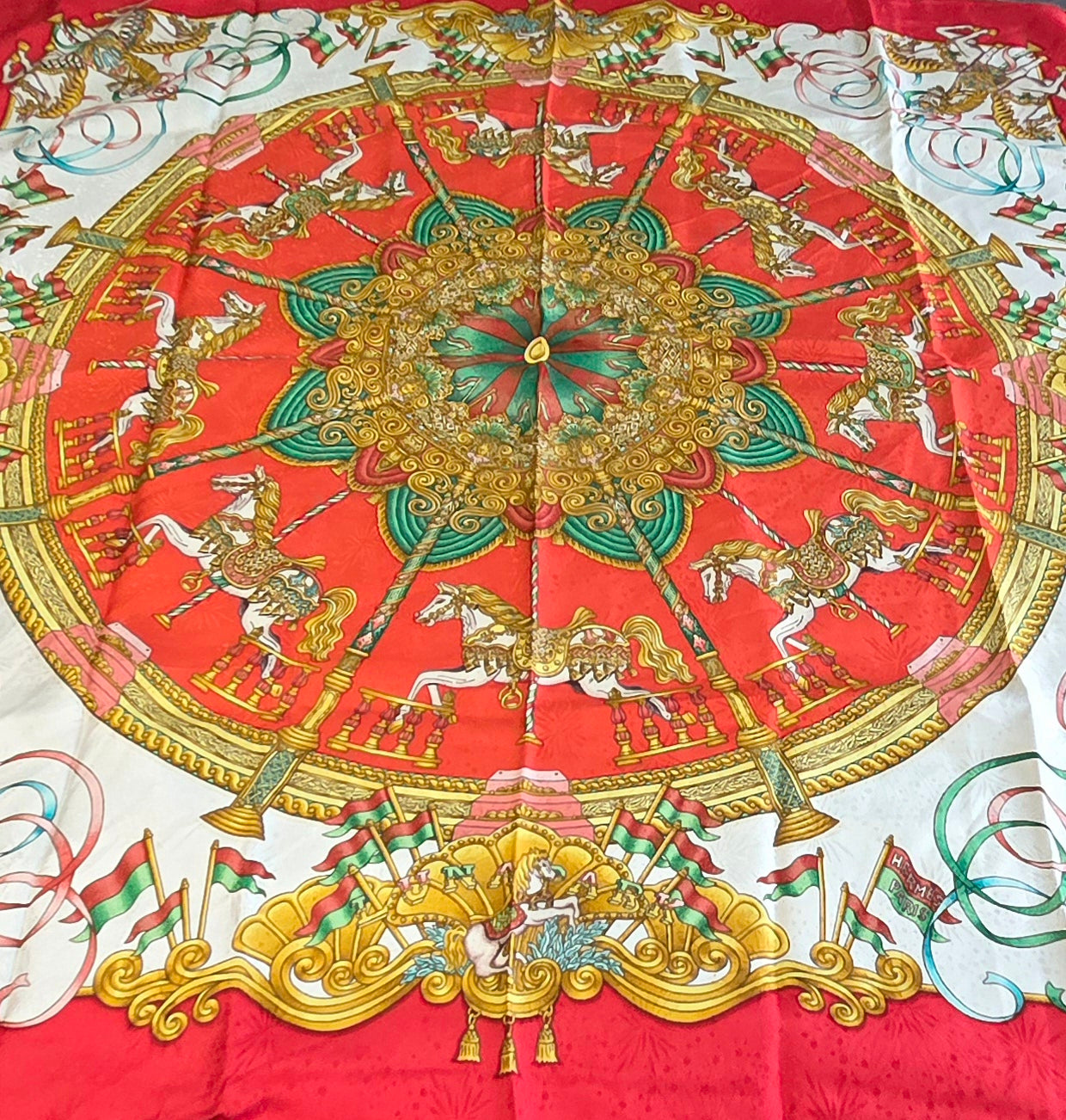 Carré Hermès en twill de soie "Luna Park "