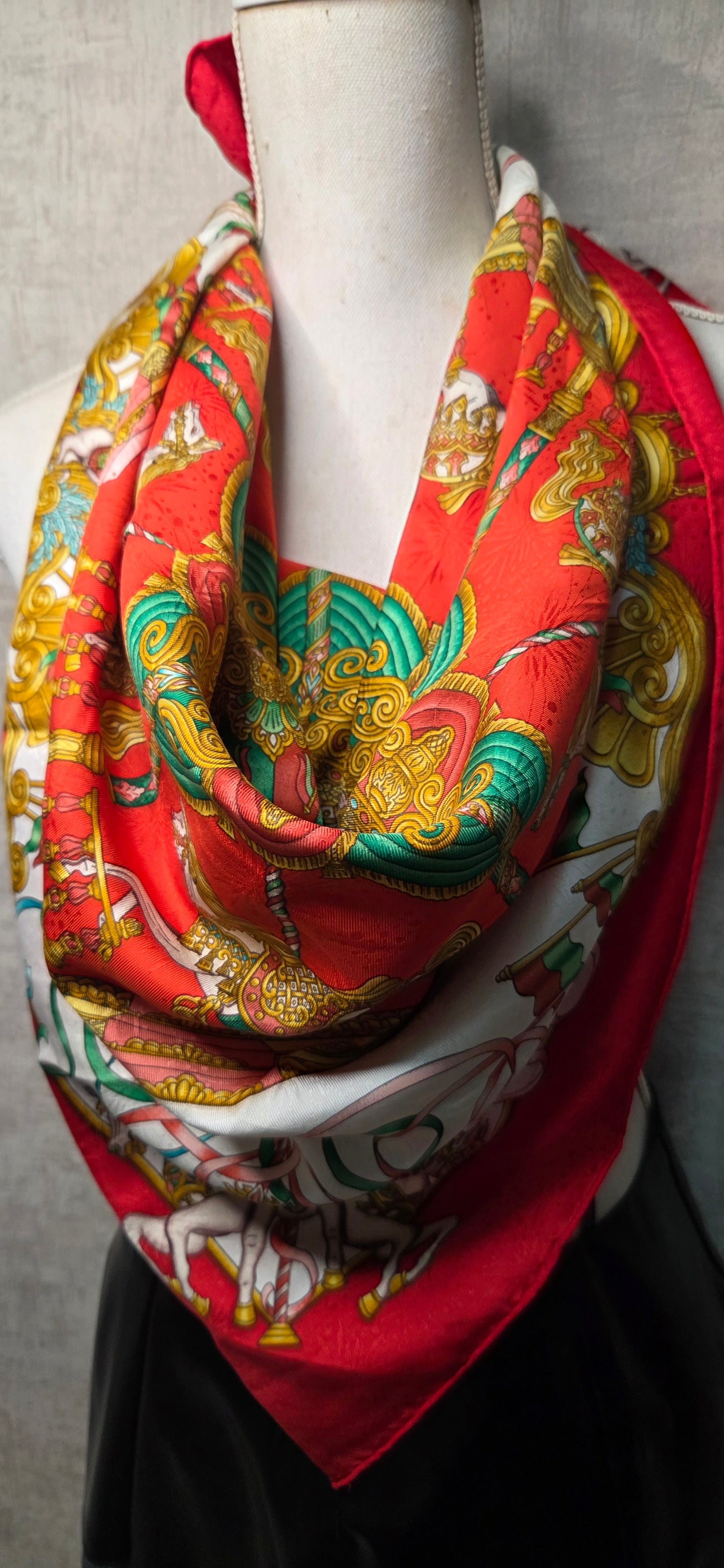 Carré Hermès en twill de soie "Luna Park "
