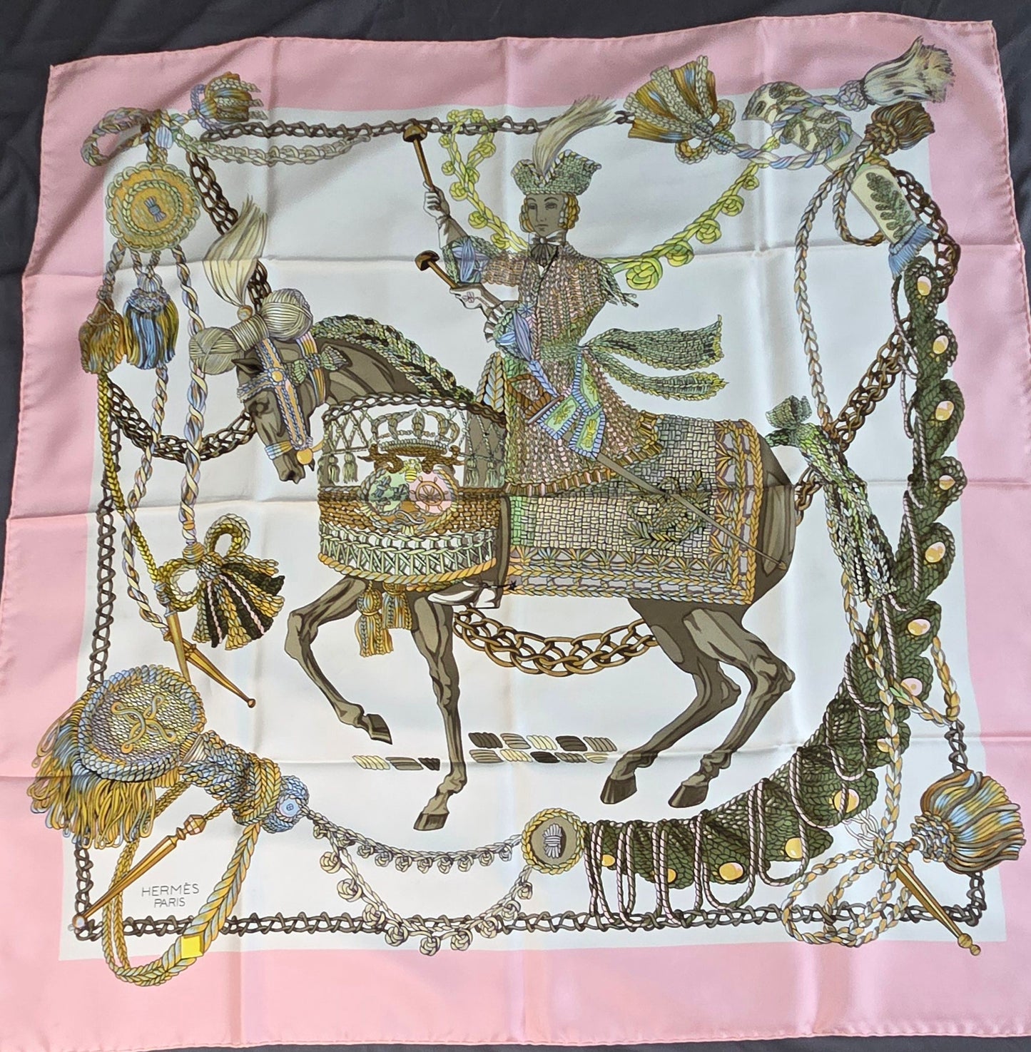 Carré Hermès en twill de soie "Le Timbalier "