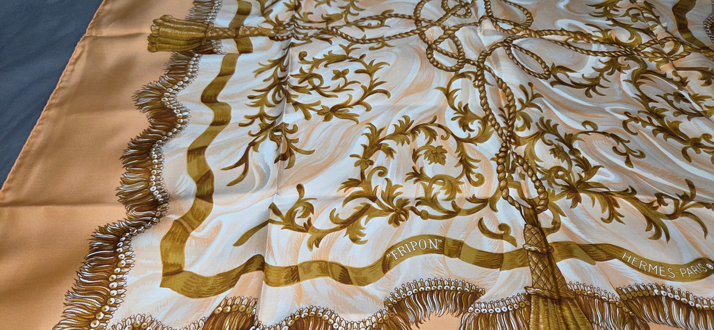 Carré Hermès en twill de soie "Fripon"