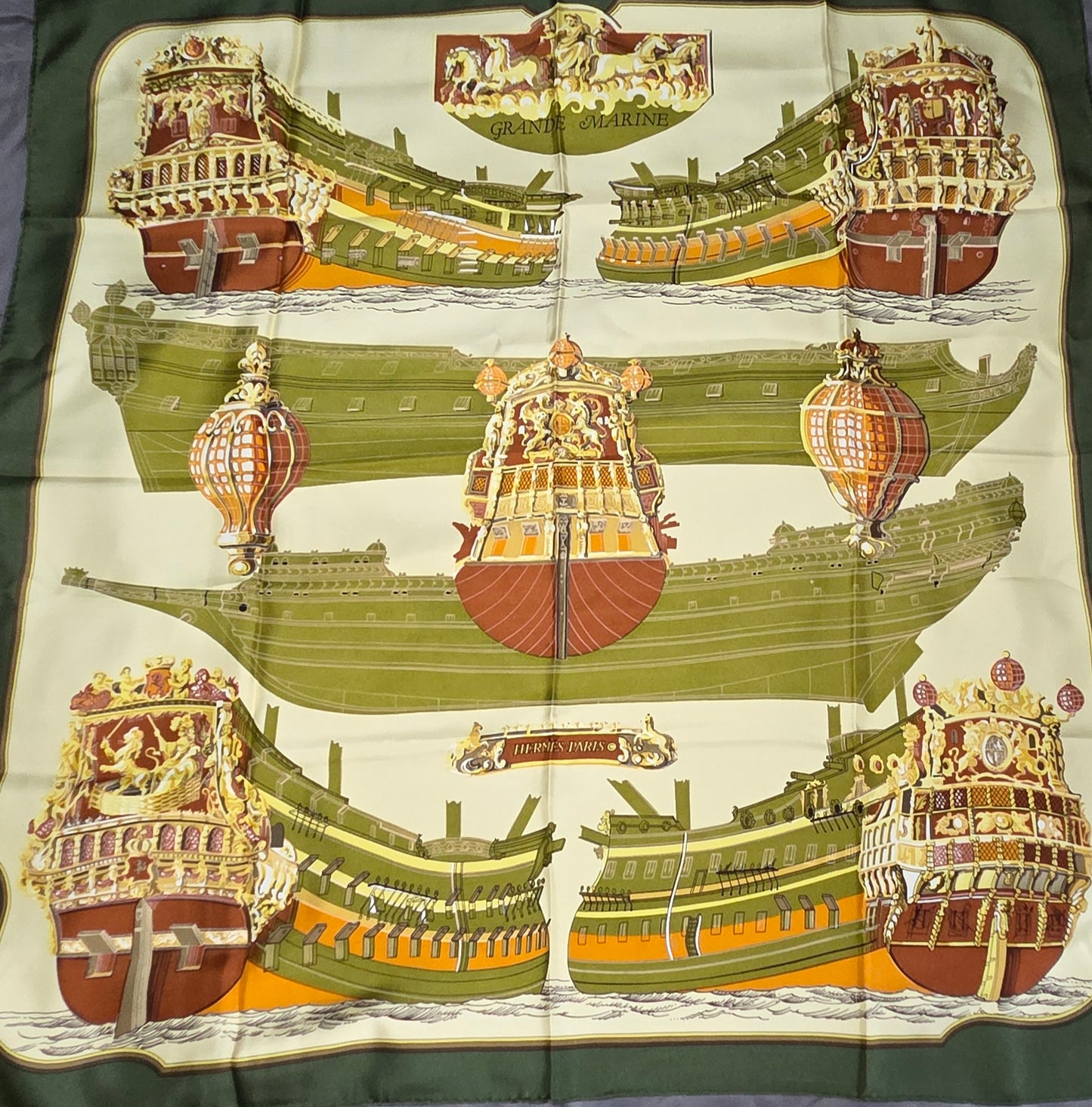 Carré Hermès en twill de soie "Grande Marine"