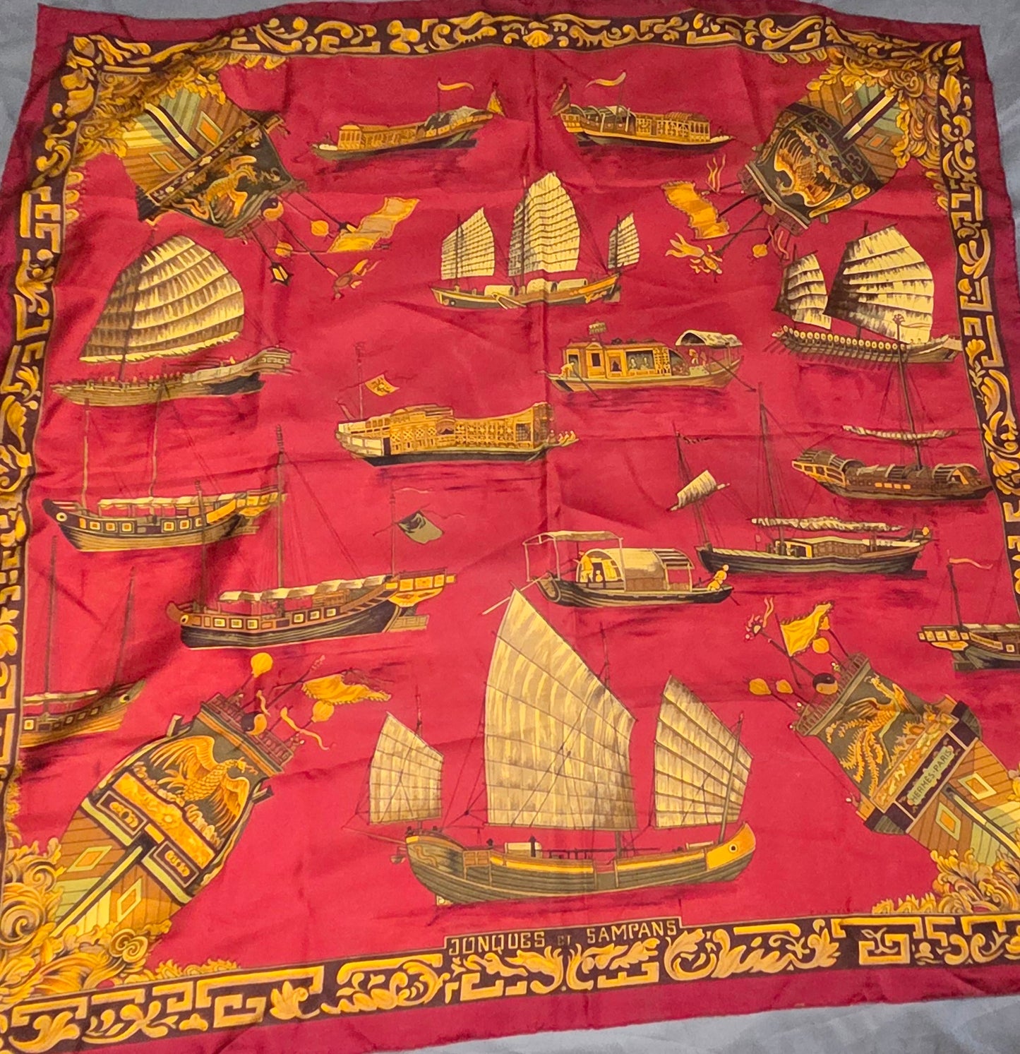 Carré Hermès en twill de soie "Jonques et Sampans "