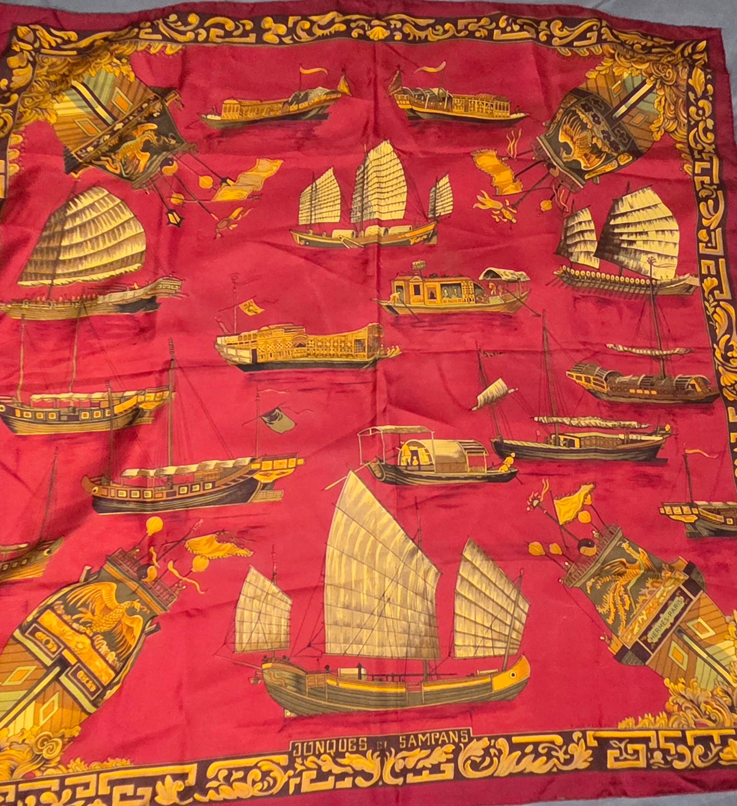 Carré Hermès en twill de soie "Jonques et Sampans "