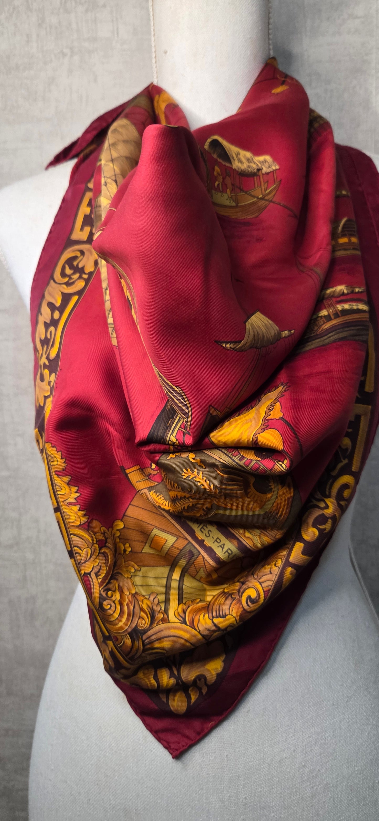 Carré Hermès en twill de soie "Jonques et Sampans "