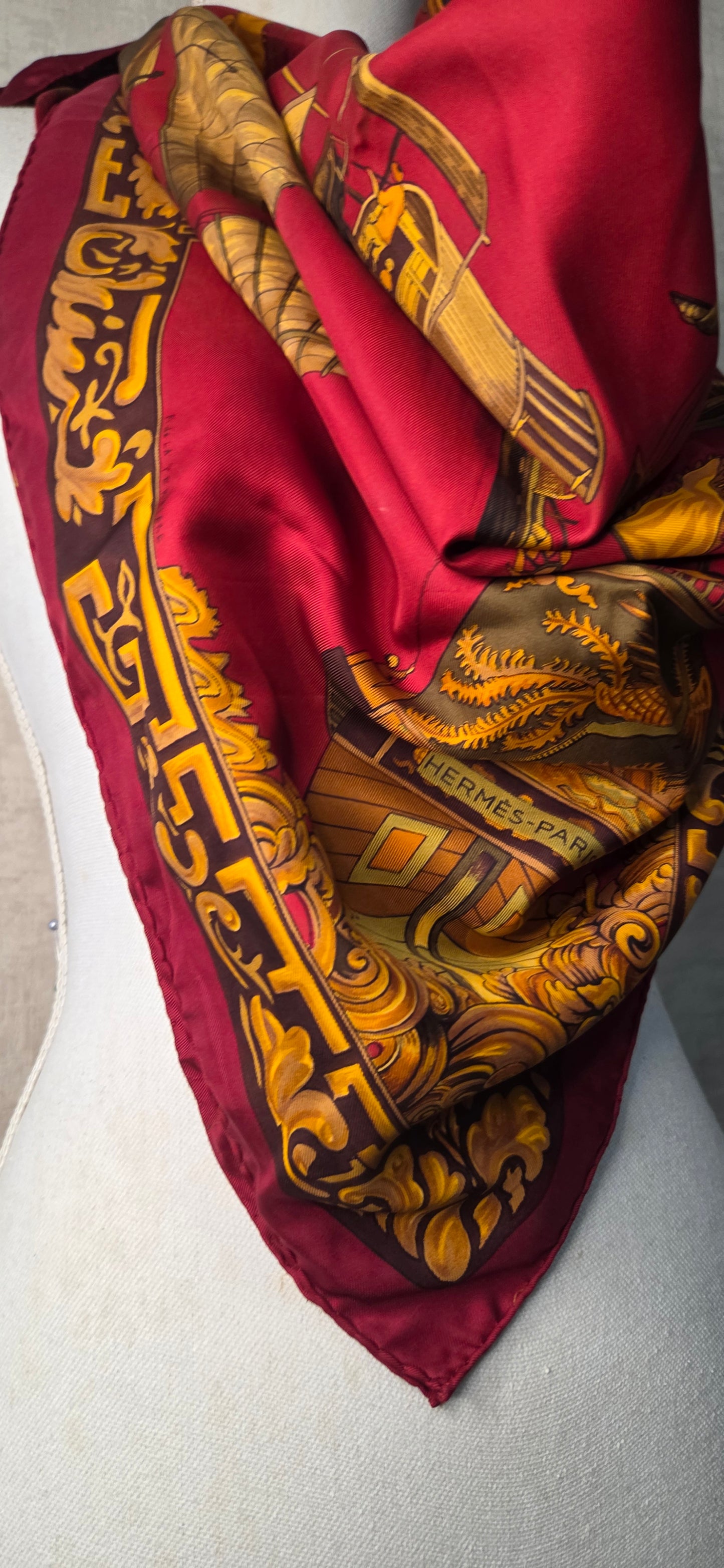 Carré Hermès en twill de soie "Jonques et Sampans "