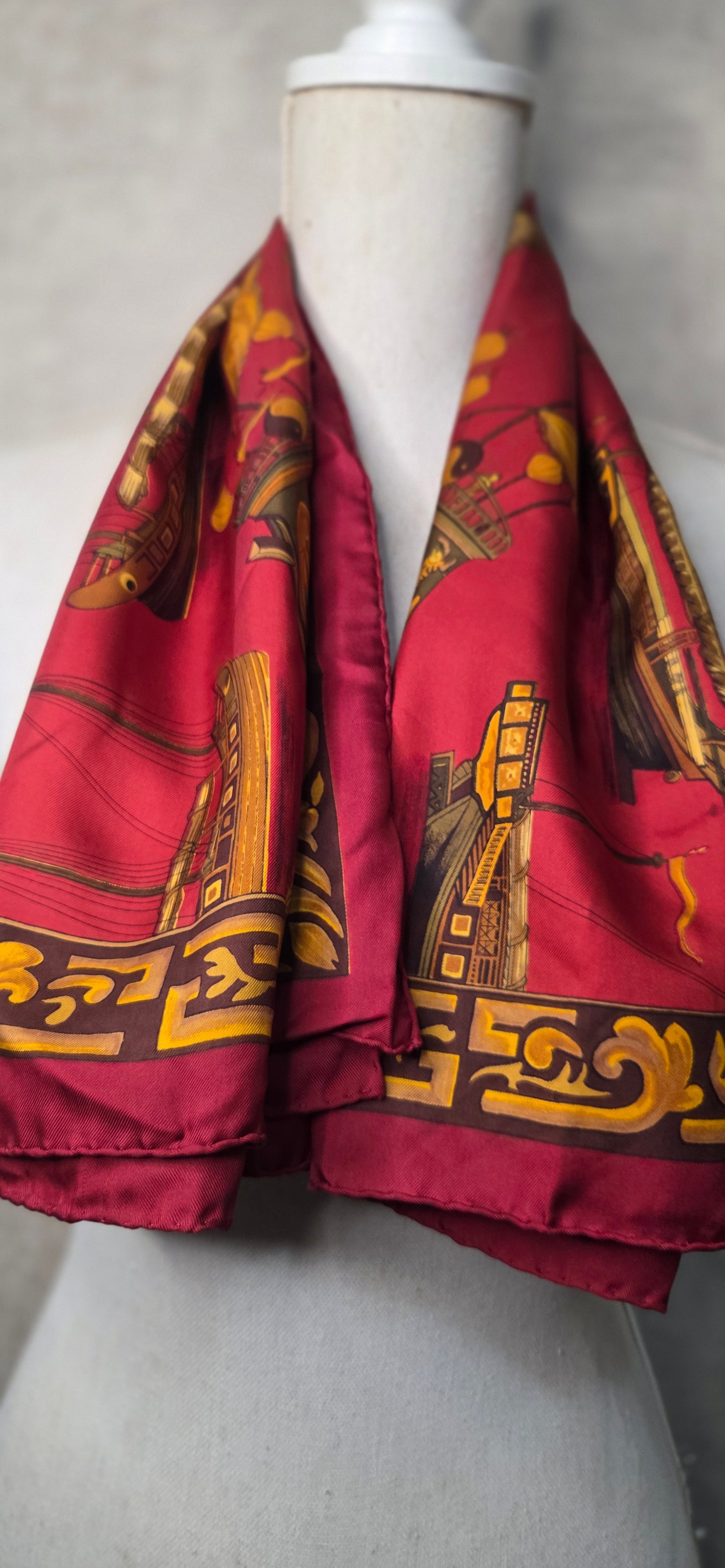 Carré Hermès en twill de soie "Jonques et Sampans "