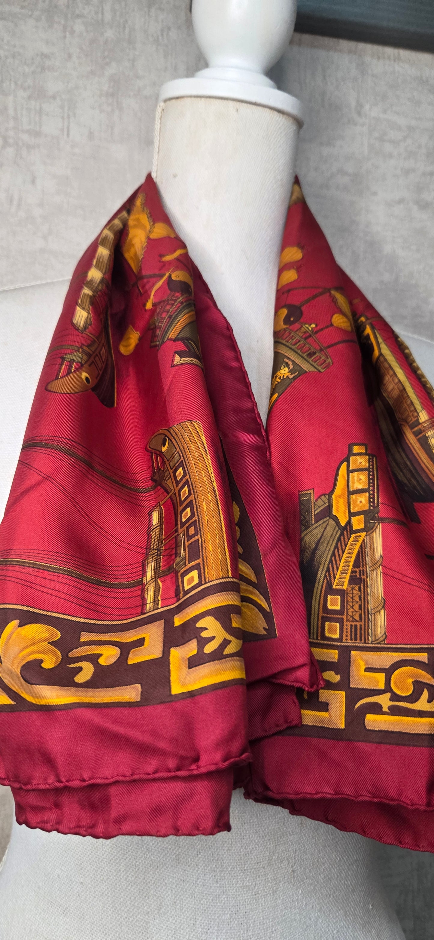 Carré Hermès en twill de soie "Jonques et Sampans "