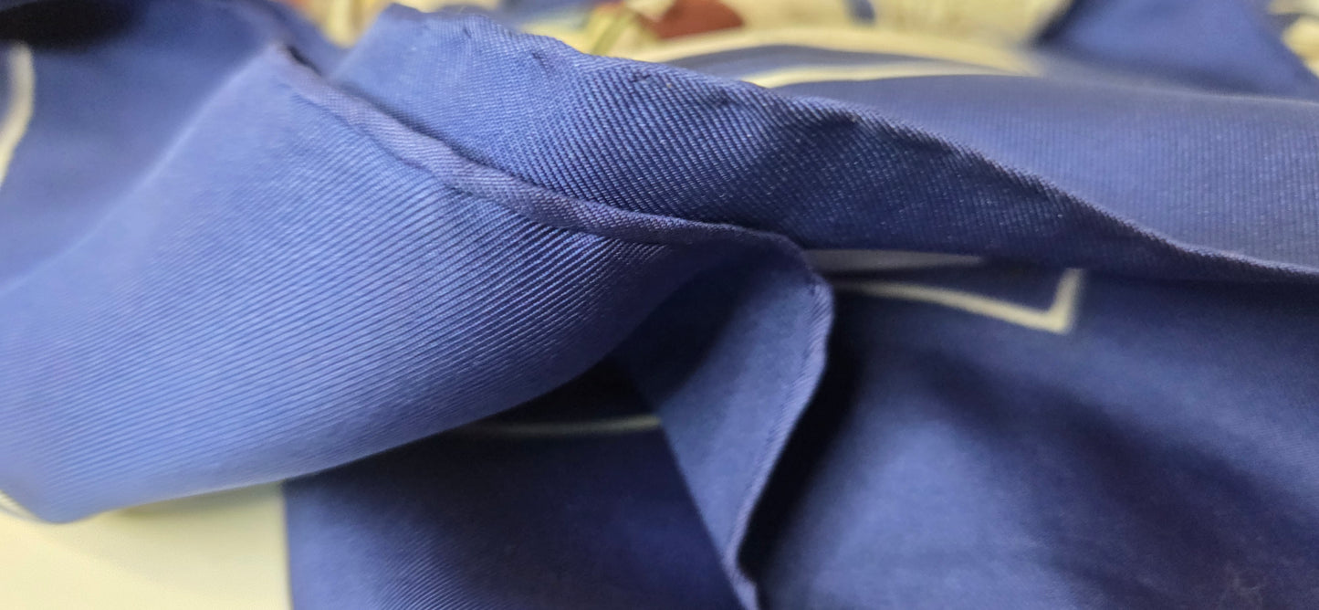 Carré Hermès en twill de soie "La tenue de Venerie "