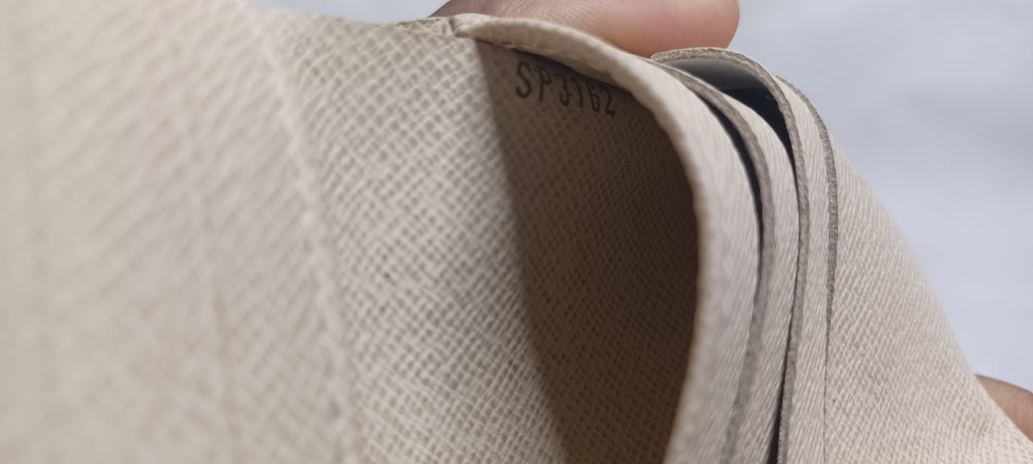 Louis Vuitton Wallet Damier Pre worn