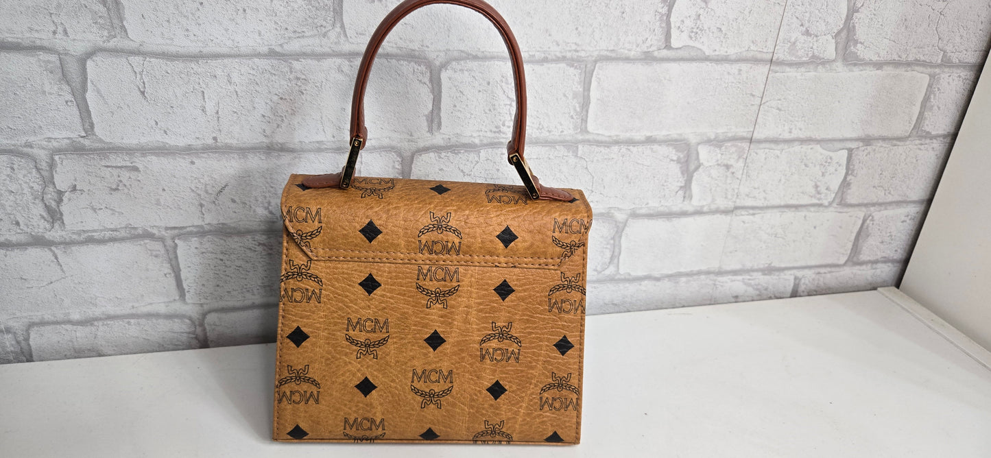 MCM Mini Kelly