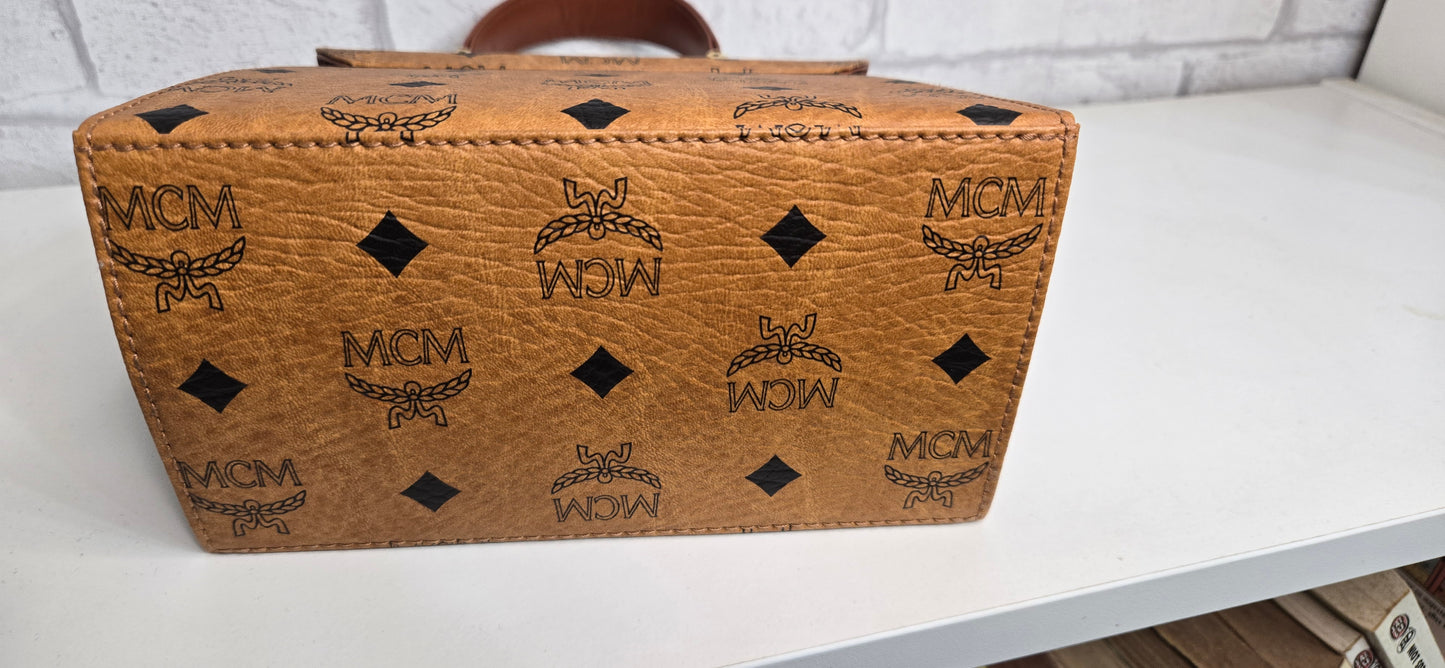 MCM Mini Kelly