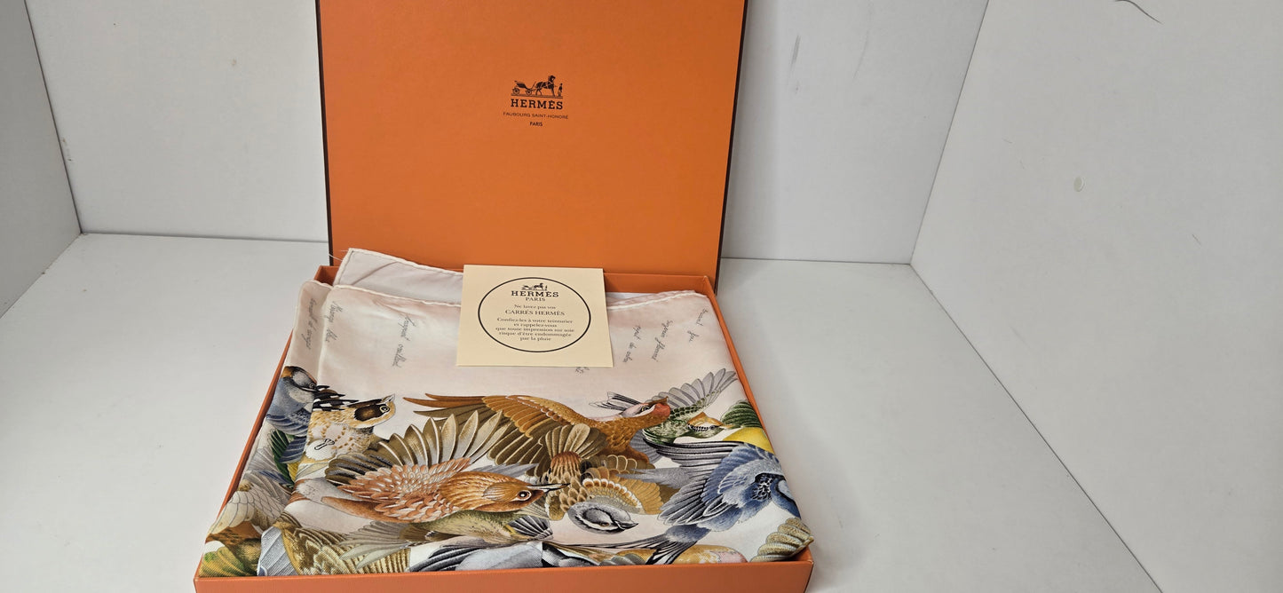 Carré Hermès "L'intrus " Edition Limitée