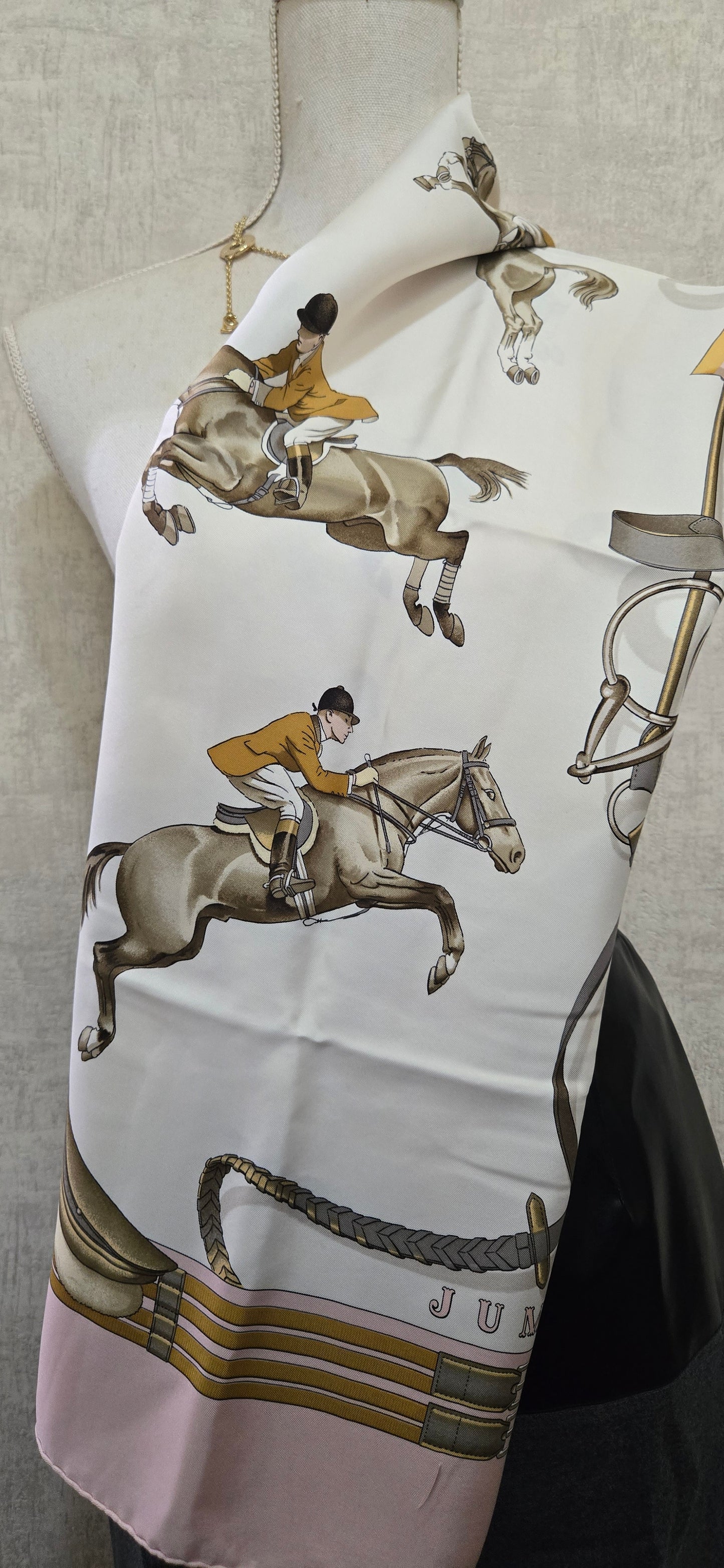 Carré Hermès "Jumping " By P. Ledoux