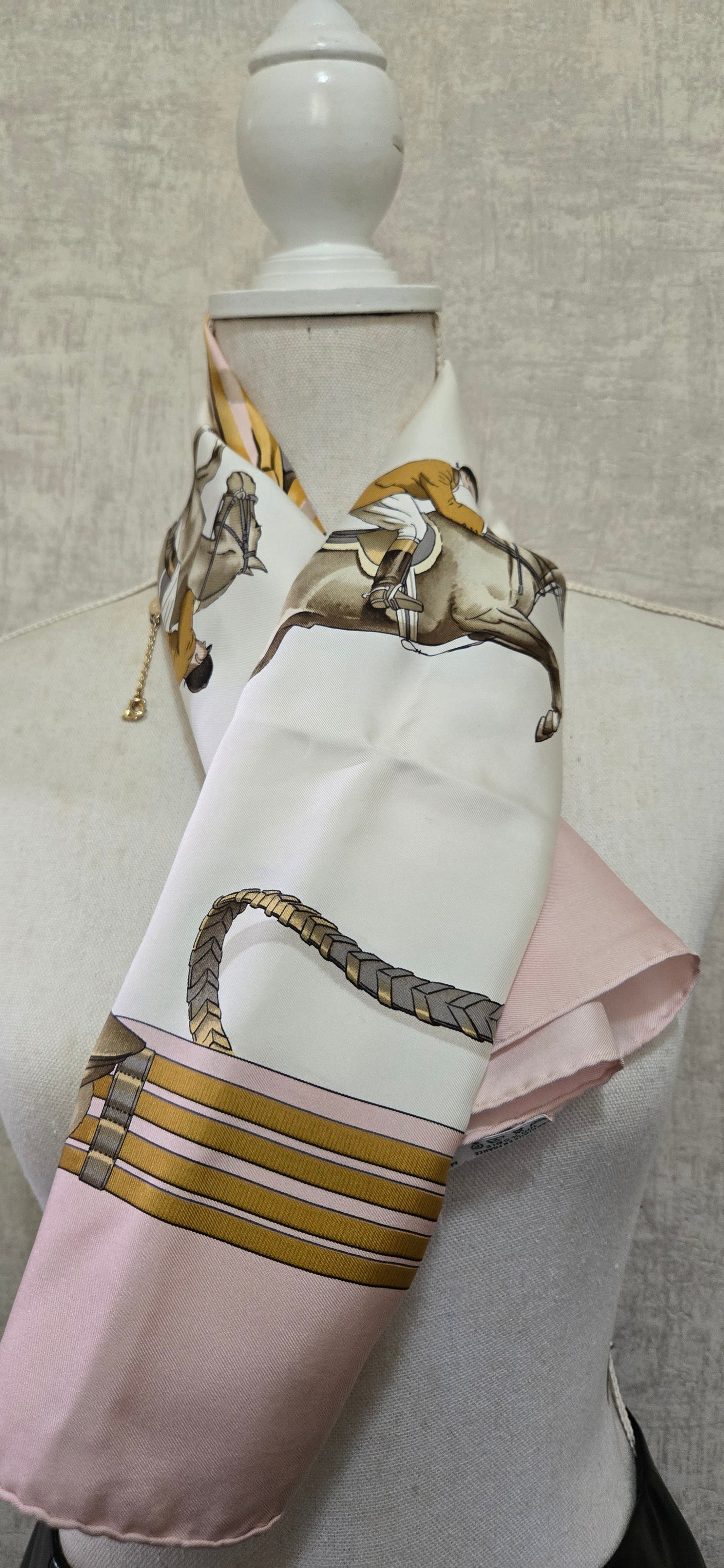 Carré Hermès "Jumping " By P. Ledoux