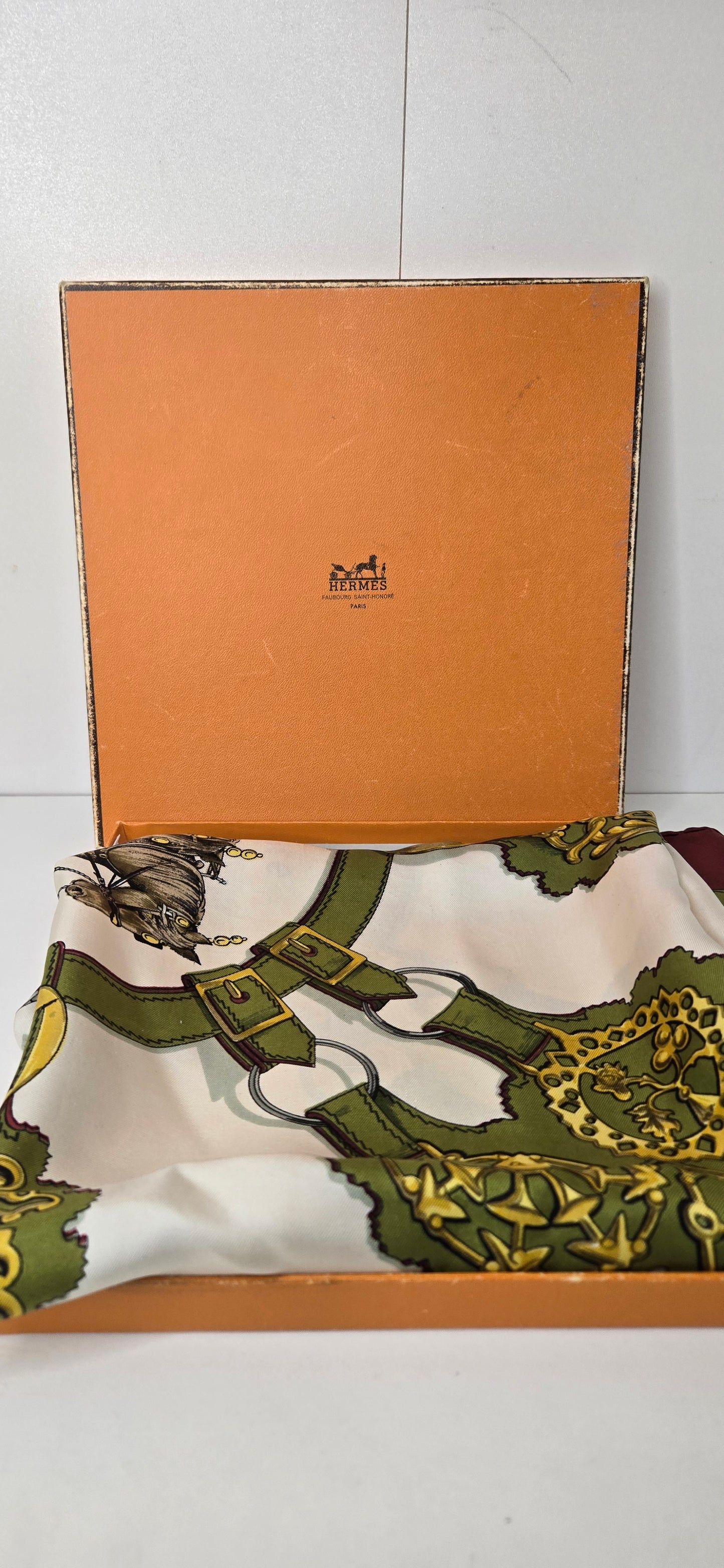 Carré Hermès "Cuivreries " Silk by F. De la Perriere