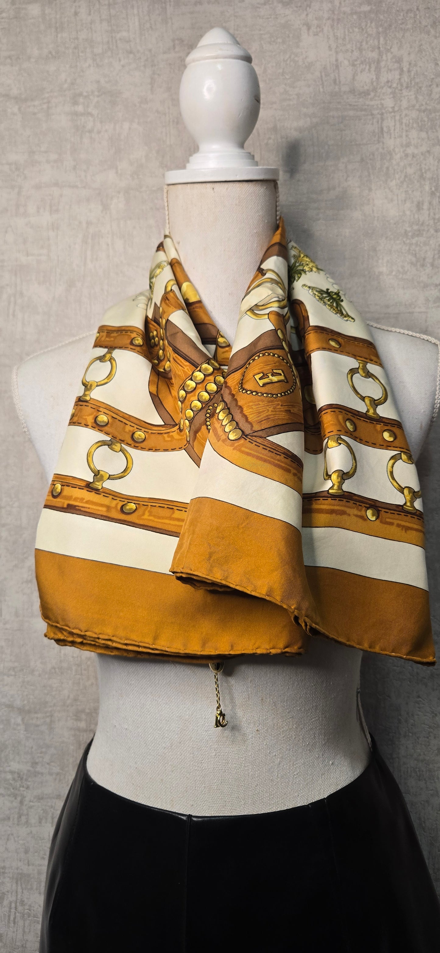Carré Hermès "Aux Champs" 90cm