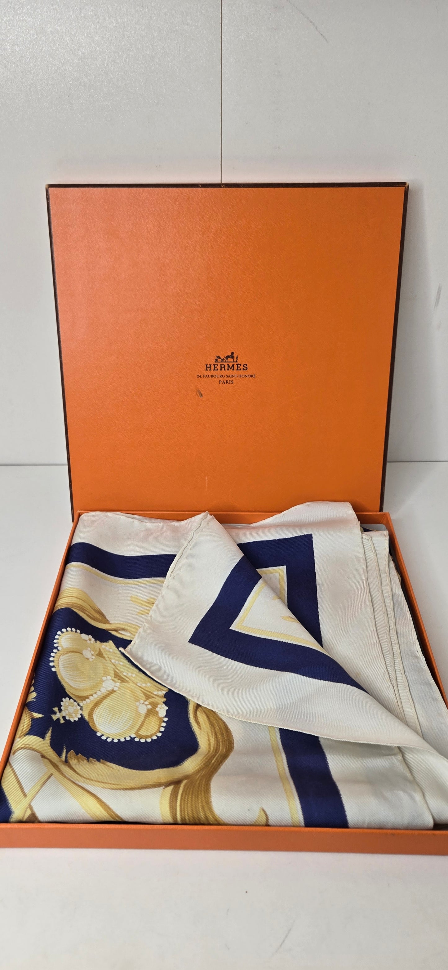 Carré Hermès en twill de soie "Couronne/Crown"