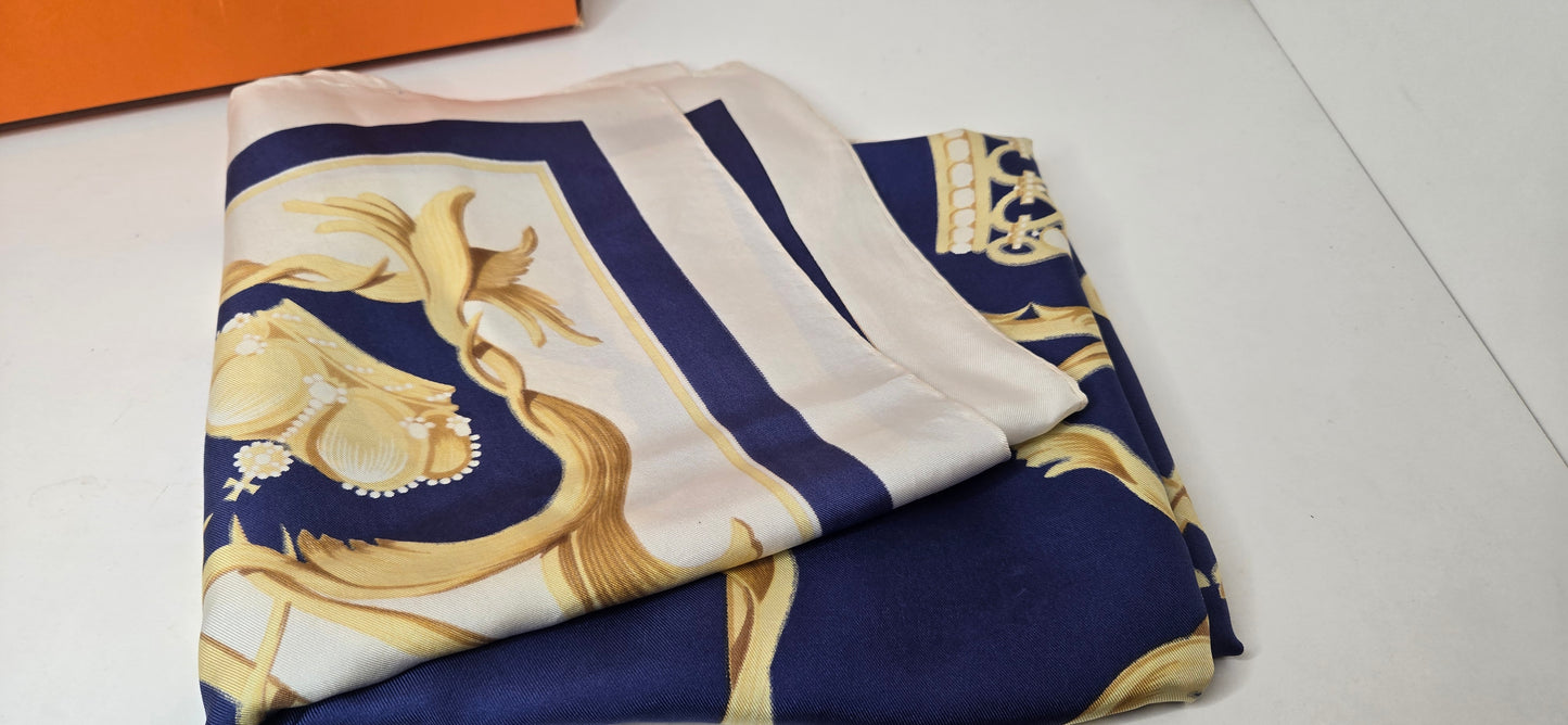 Carré Hermès en twill de soie "Couronne/Crown"