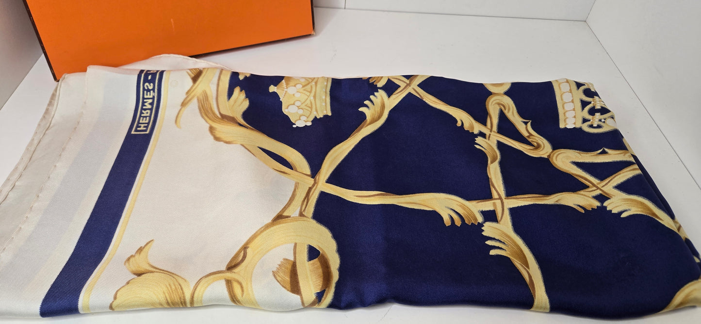 Carré Hermès en twill de soie "Couronne/Crown"