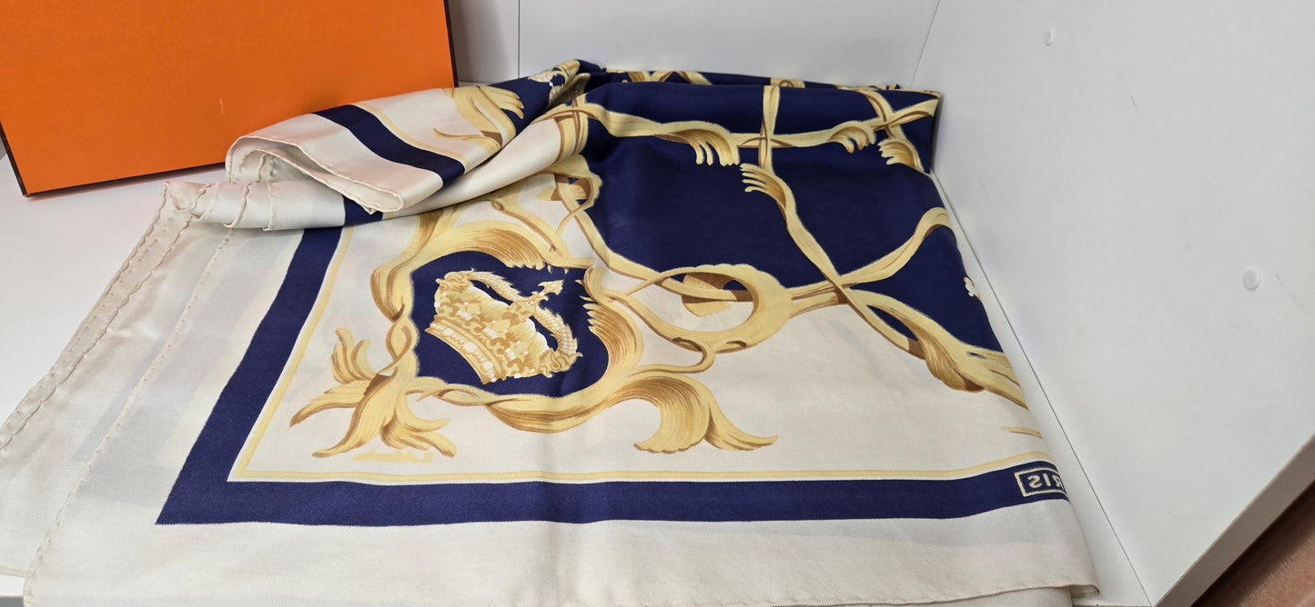 Carré Hermès en twill de soie "Couronne/Crown"
