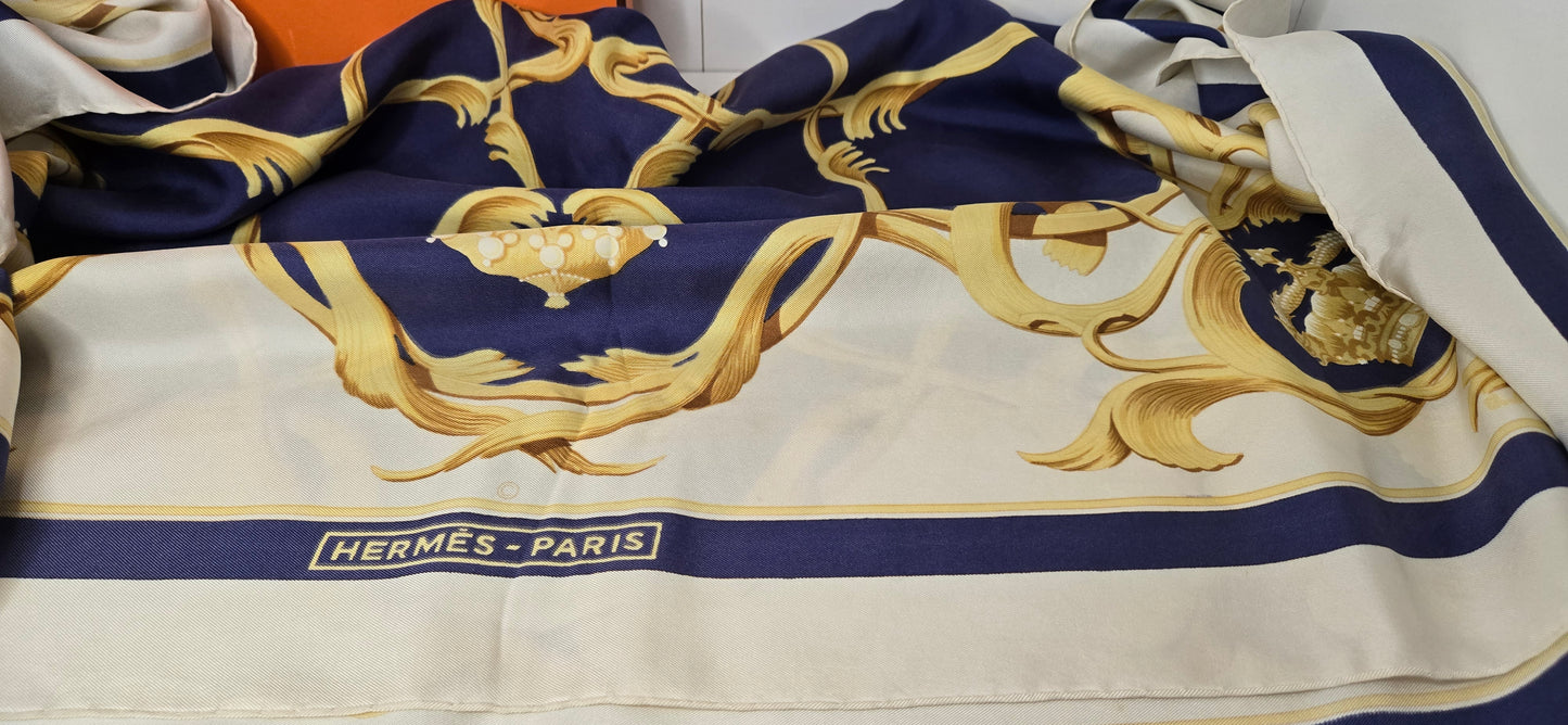 Carré Hermès en twill de soie "Couronne/Crown"