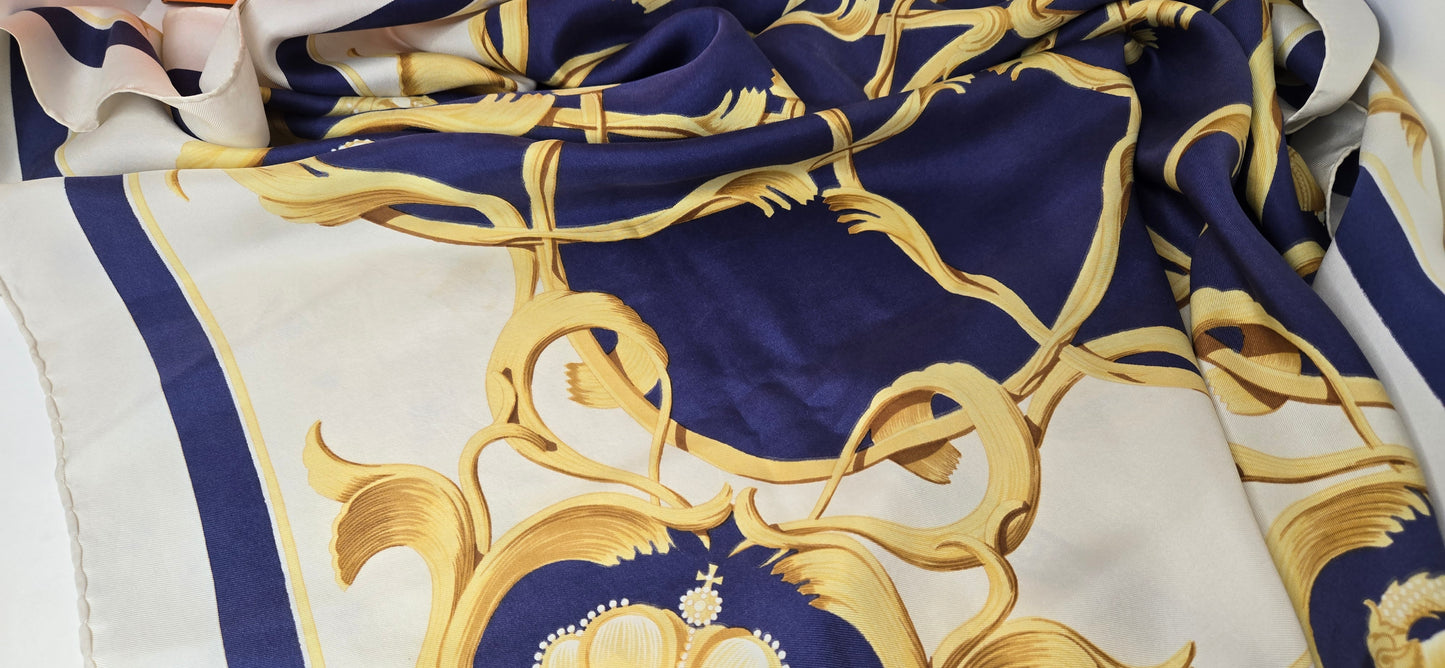 Carré Hermès en twill de soie "Couronne/Crown"