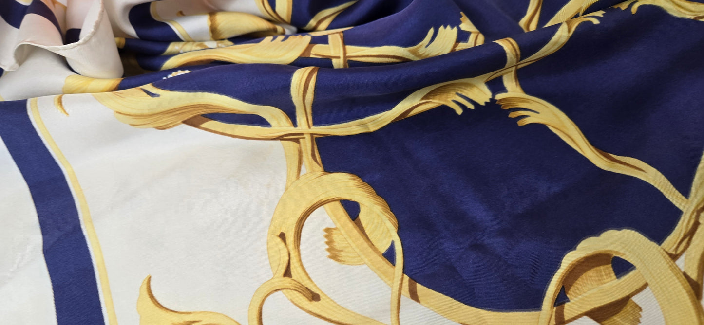 Carré Hermès en twill de soie "Couronne/Crown"