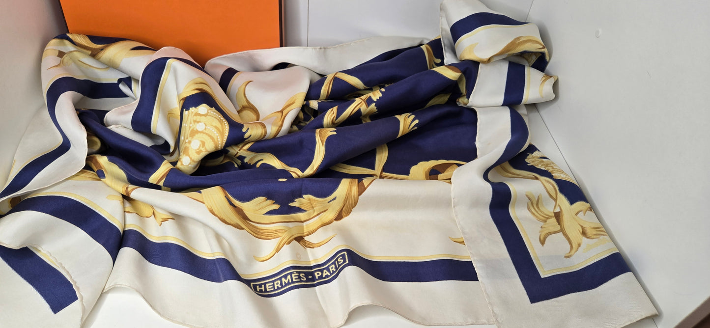 Carré Hermès en twill de soie "Couronne/Crown"