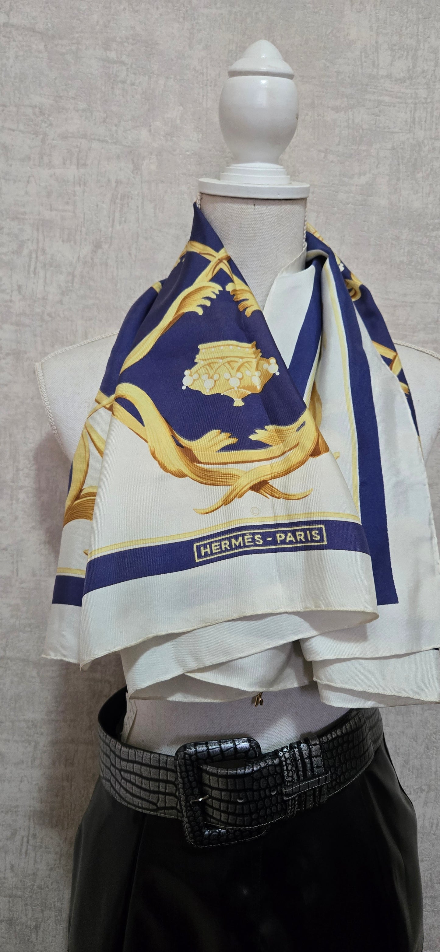 Carré Hermès en twill de soie "Couronne/Crown"