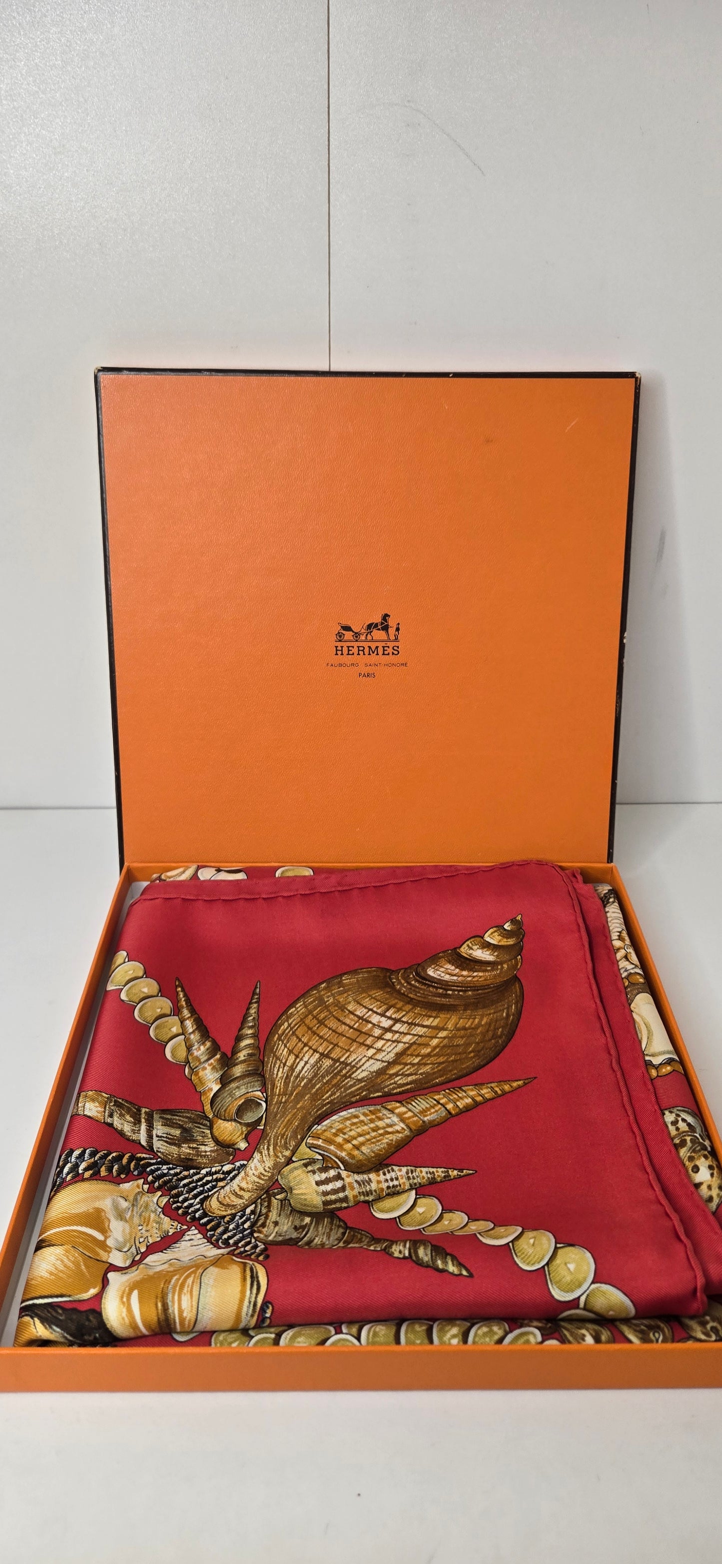 Carré Hermès en twill de soie "Rocaille "