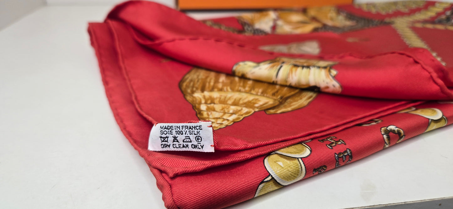 Carré Hermès en twill de soie "Rocaille "