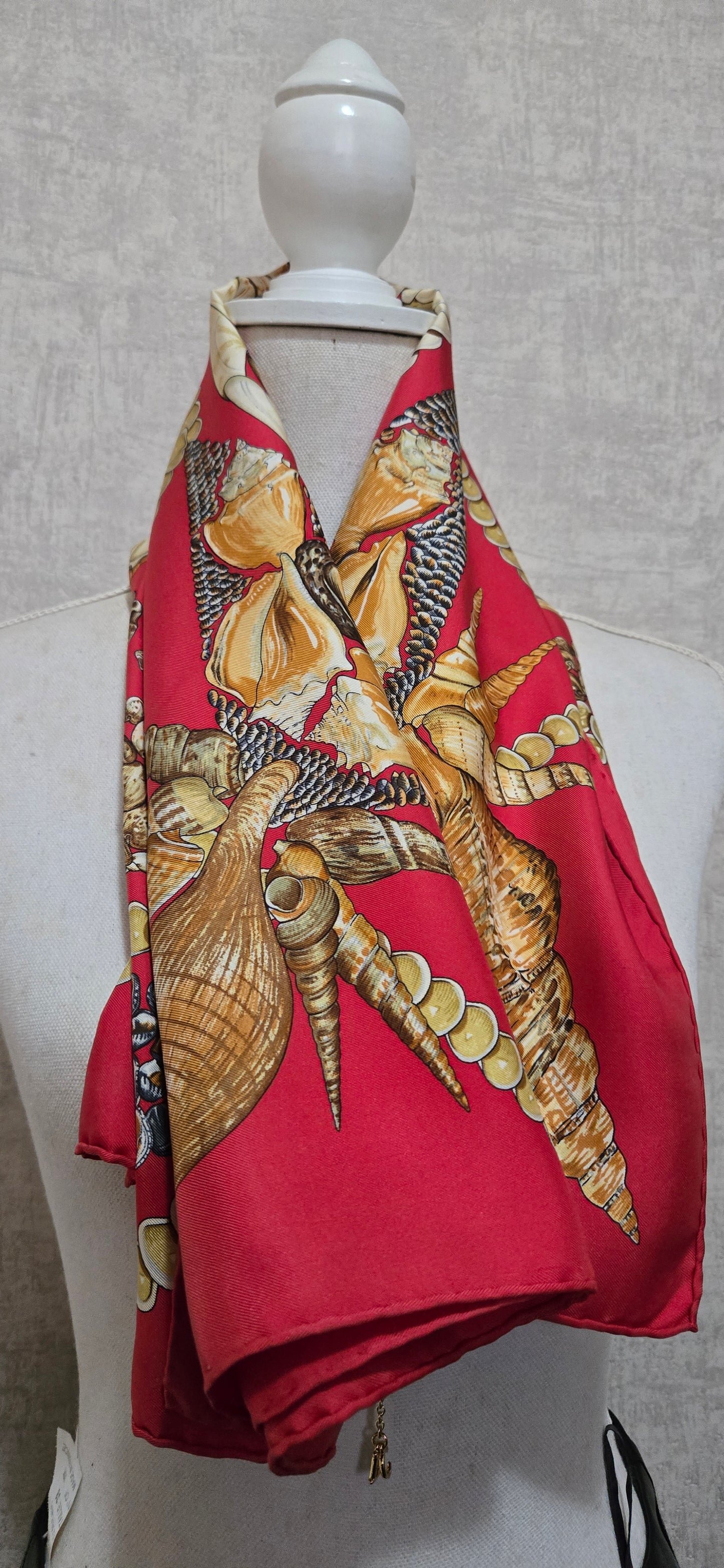 Carré Hermès en twill de soie "Rocaille "