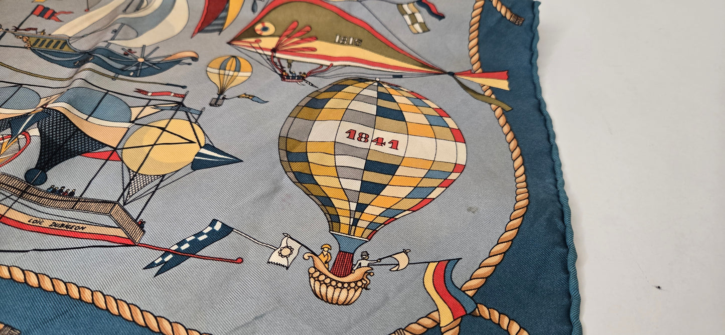 Gavroche  en Twill de soie Hermès "Les Folies du Ciel" 40Cm