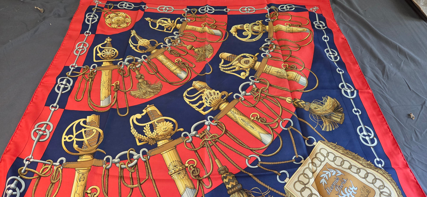 Carré Hermès en twill de soie "Cliquetis "